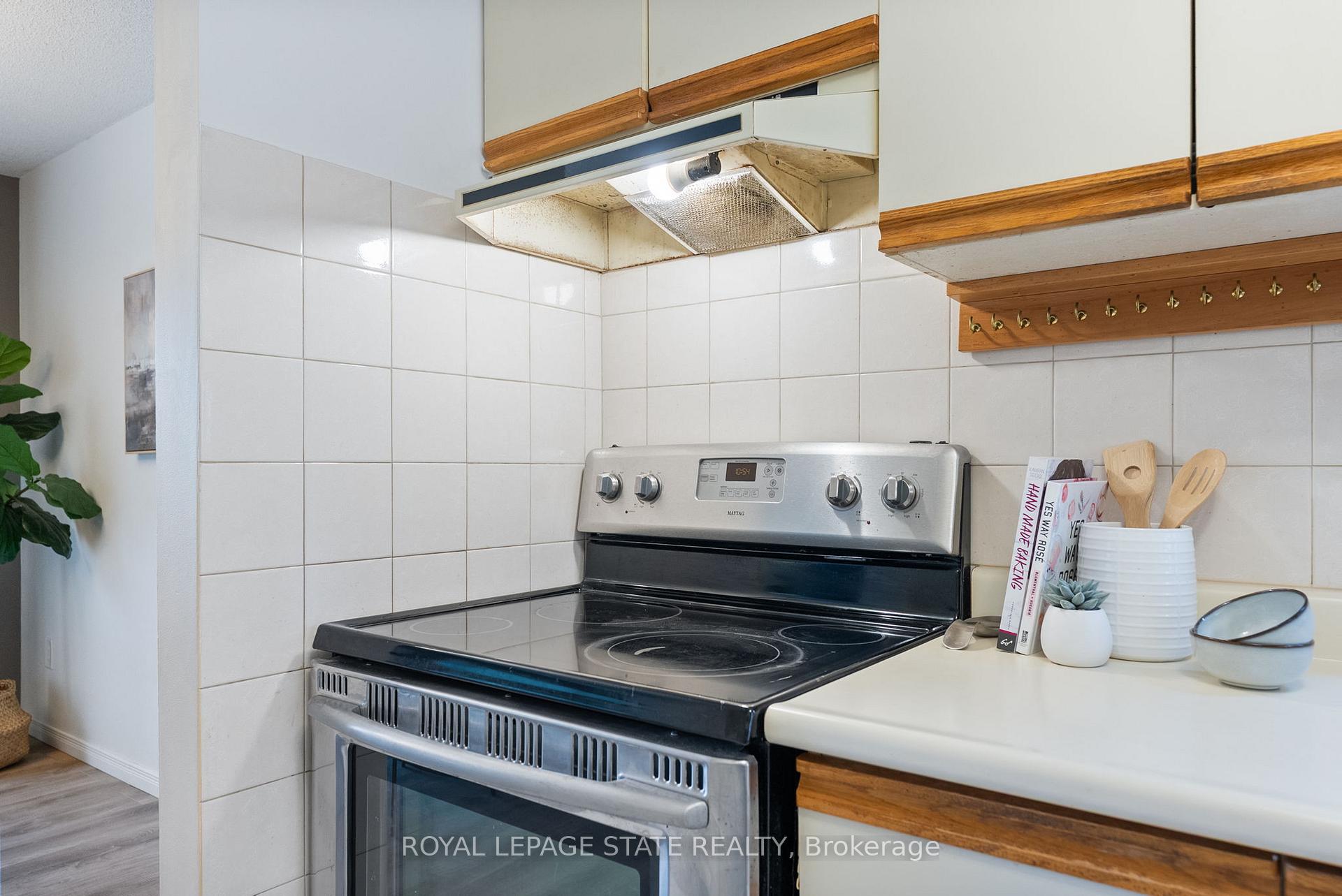 Photo 18 of 126 Charing Drive, Hamilton, Rushdale — HOMEH
