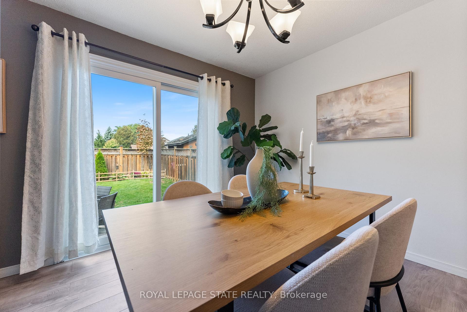 Photo 19 of 126 Charing Drive, Hamilton, Rushdale — HOMEH