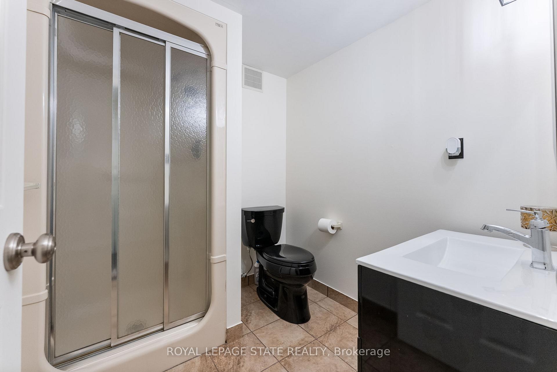 Photo 33 of 126 Charing Drive, Hamilton, Rushdale — HOMEH