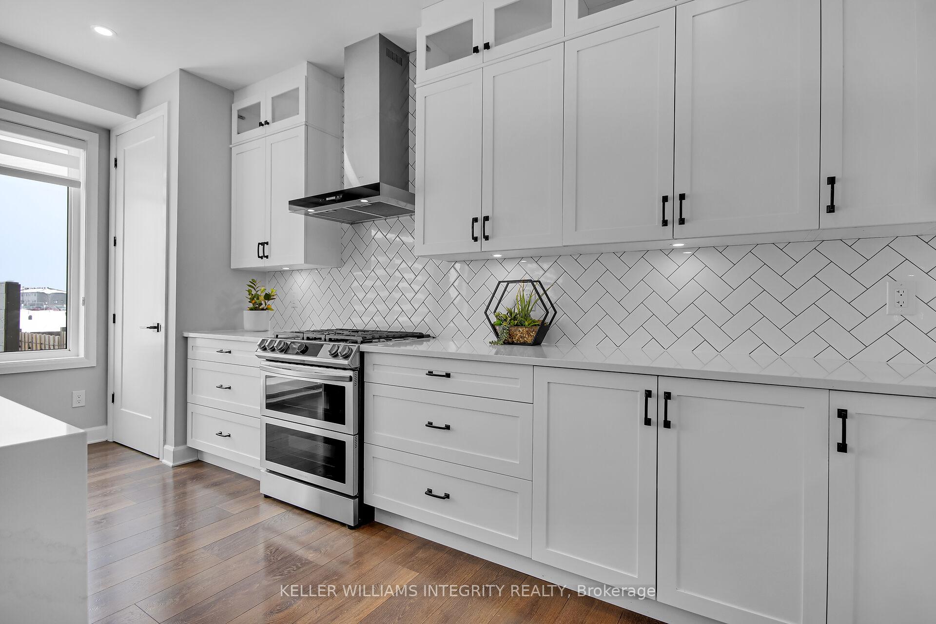 Photo 18 of 23 Aura Avenue, Ottawa, Barrhaven - Heritage Park — HOMEH
