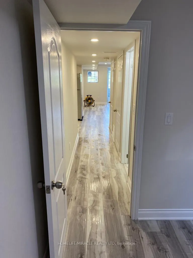 Photo 3 of Unit Bsmt, 124 Mincing Trail, Brampton, Northwest Brampton — HOMEH