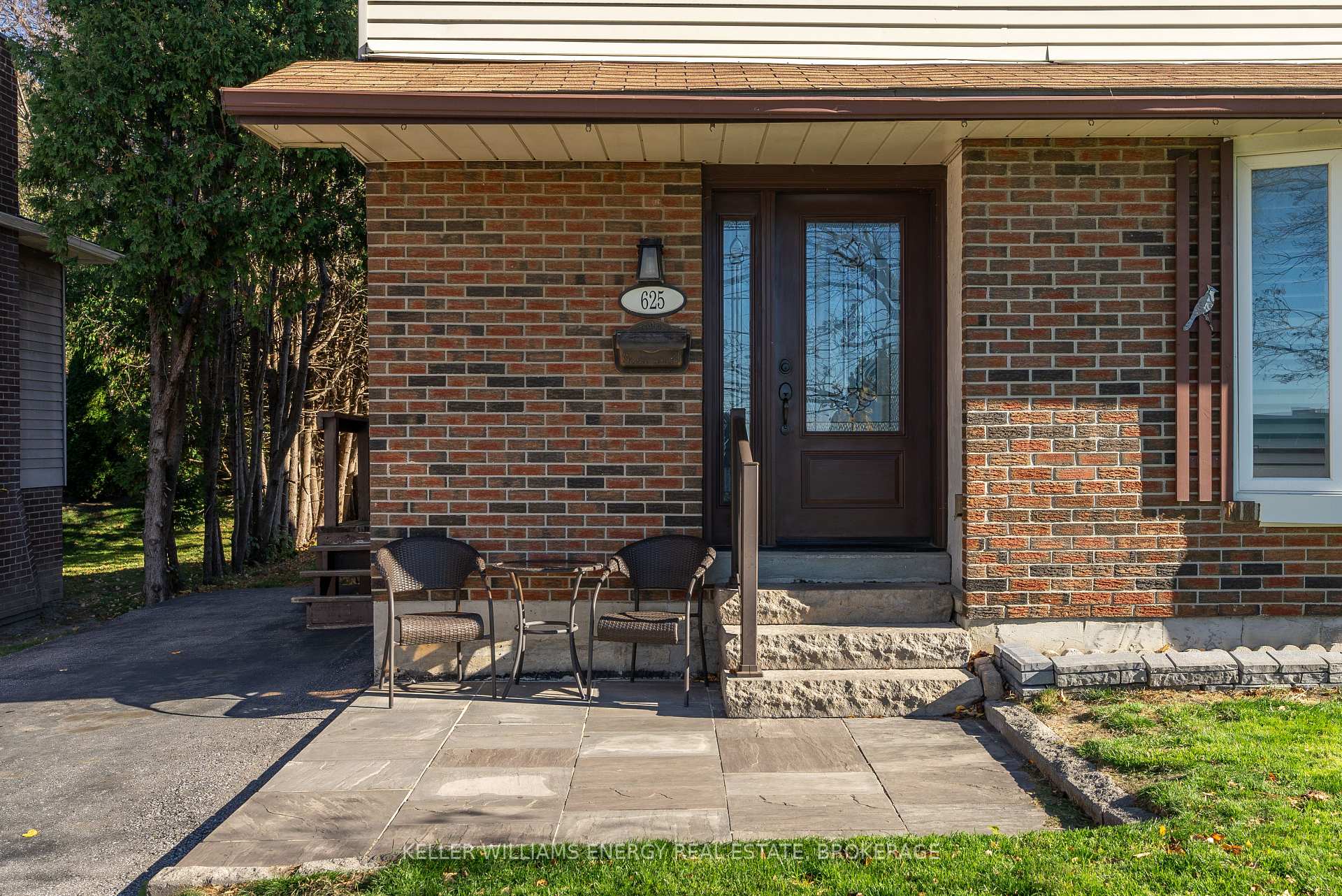 Photo 2 of 625 Grandview Street S, Oshawa, Donevan — HOMEH