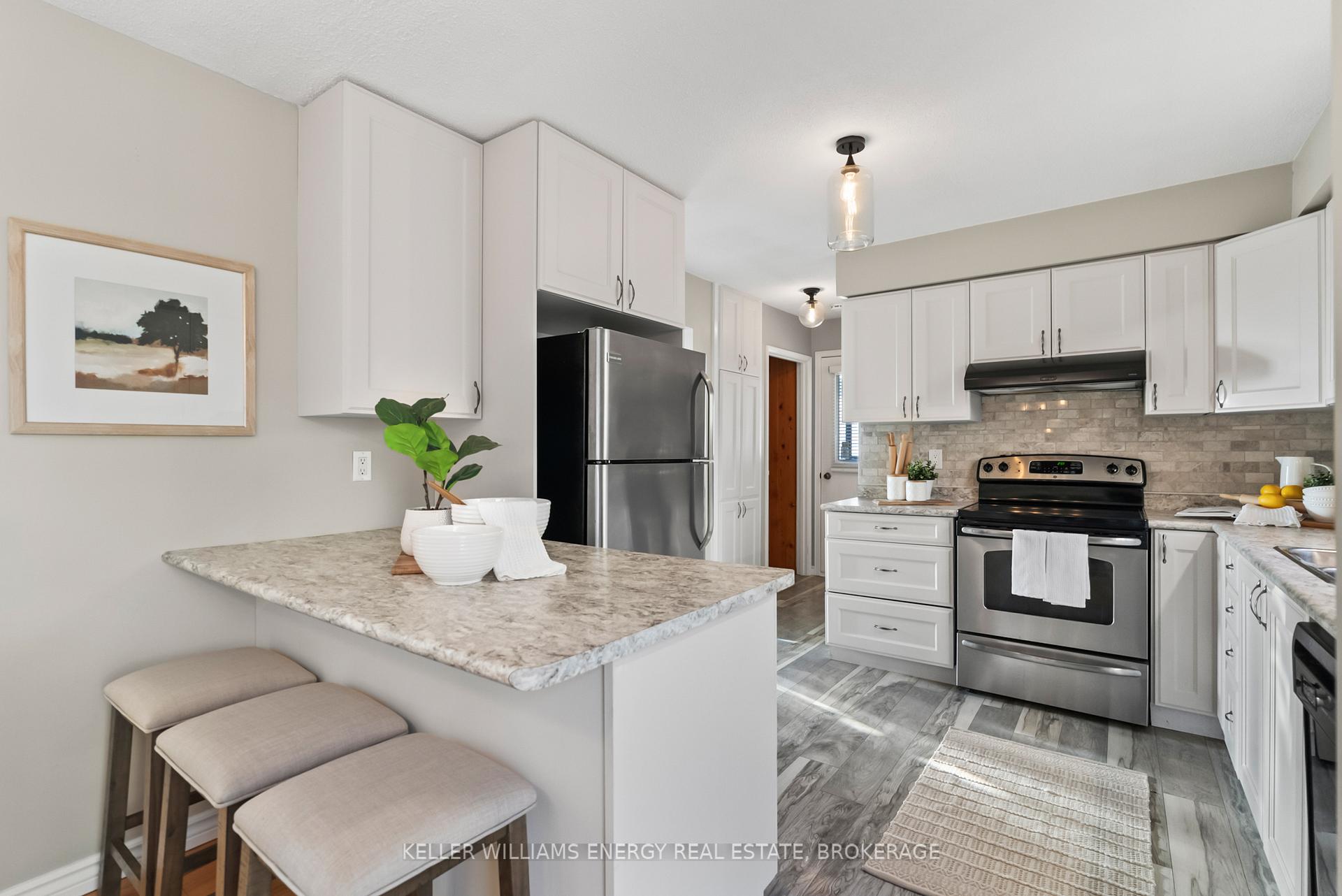 Photo 11 of 625 Grandview Street S, Oshawa, Donevan — HOMEH