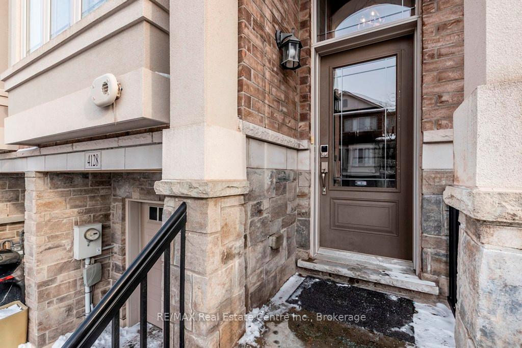 Photo 3 of 4128 Galileo Common, Burlington, Shoreacres — HOMEH