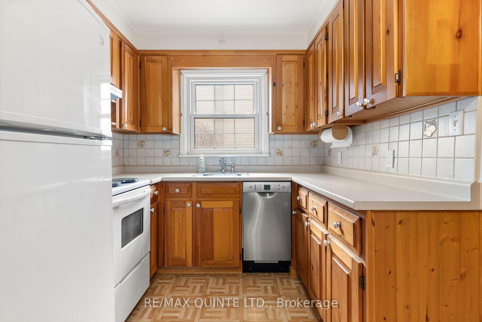 Photo 8 of 25 Valleyview Crescent, Belleville, Belleville Ward — HOMEH