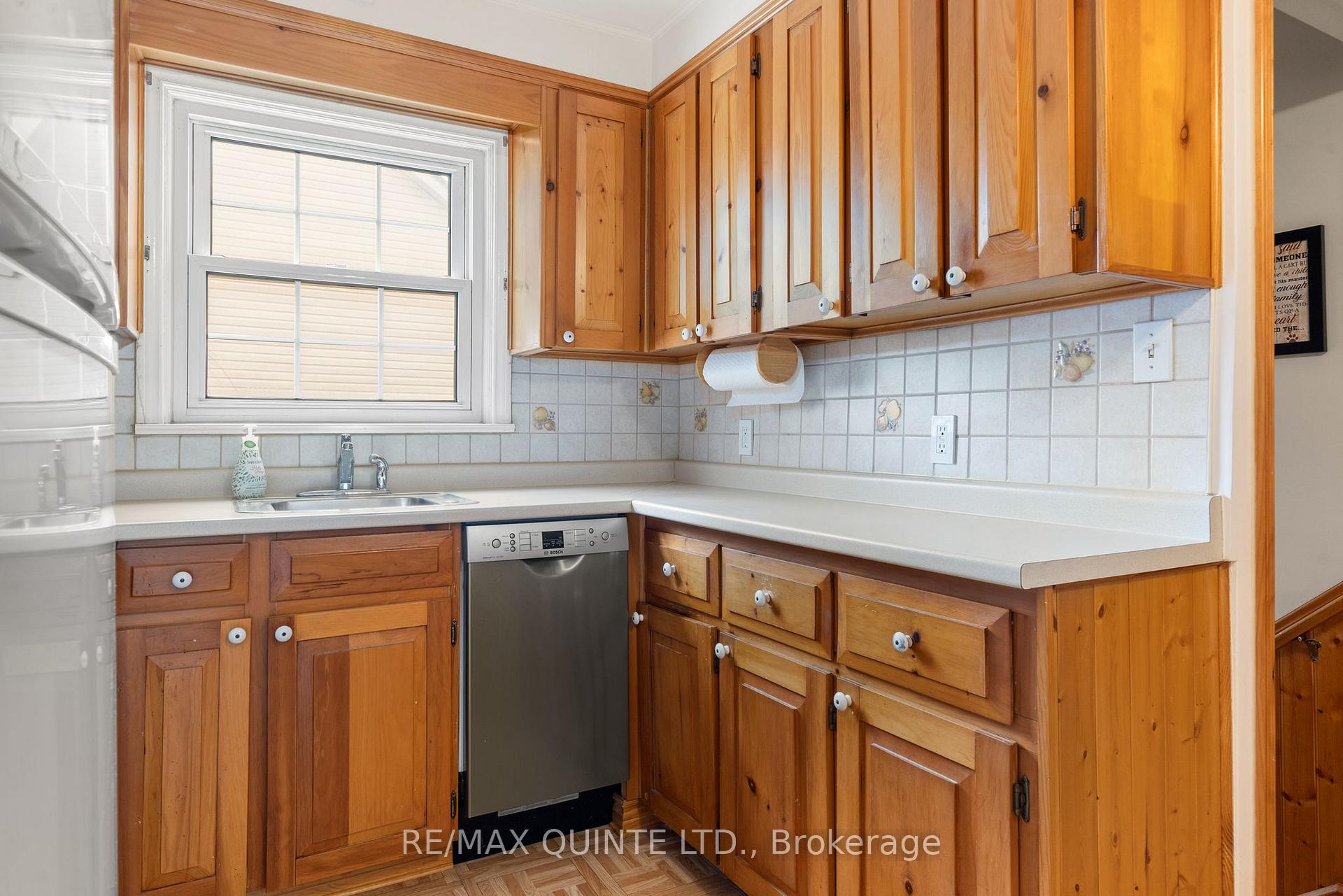 Photo 9 of 25 Valleyview Crescent, Belleville, Belleville Ward — HOMEH