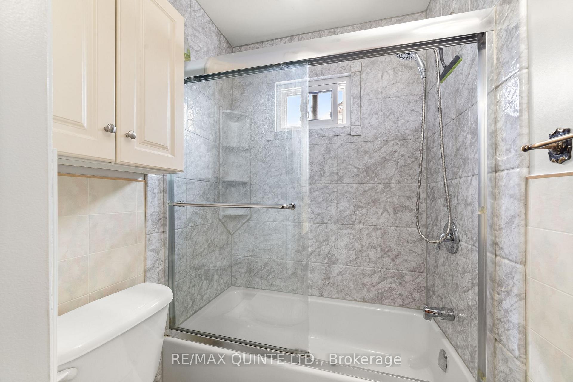 Photo 17 of 25 Valleyview Crescent, Belleville, Belleville Ward — HOMEH