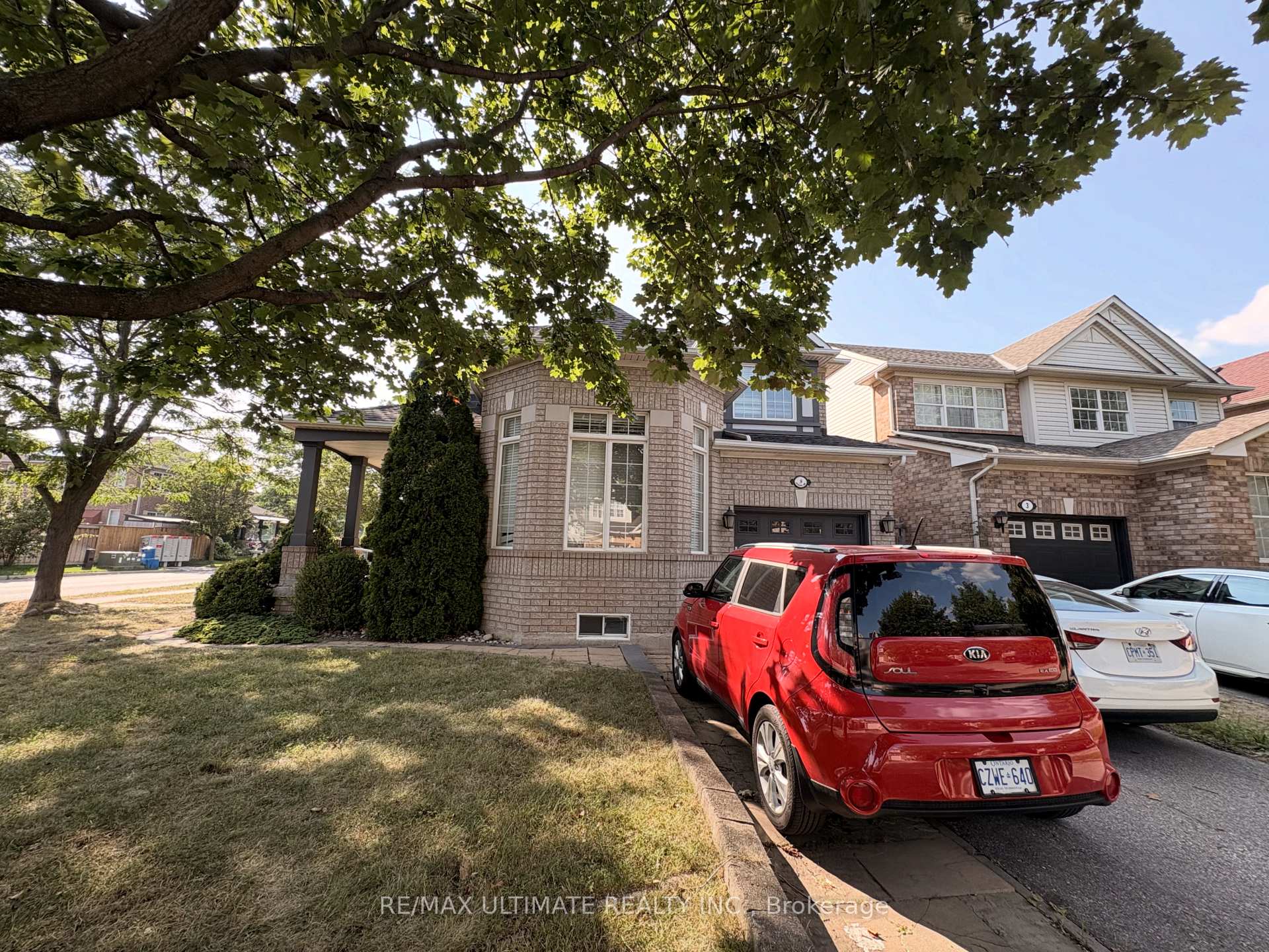 Photo 2 of 3 Riggs Drive, Brampton, Fletcher's Meadow — HOMEH