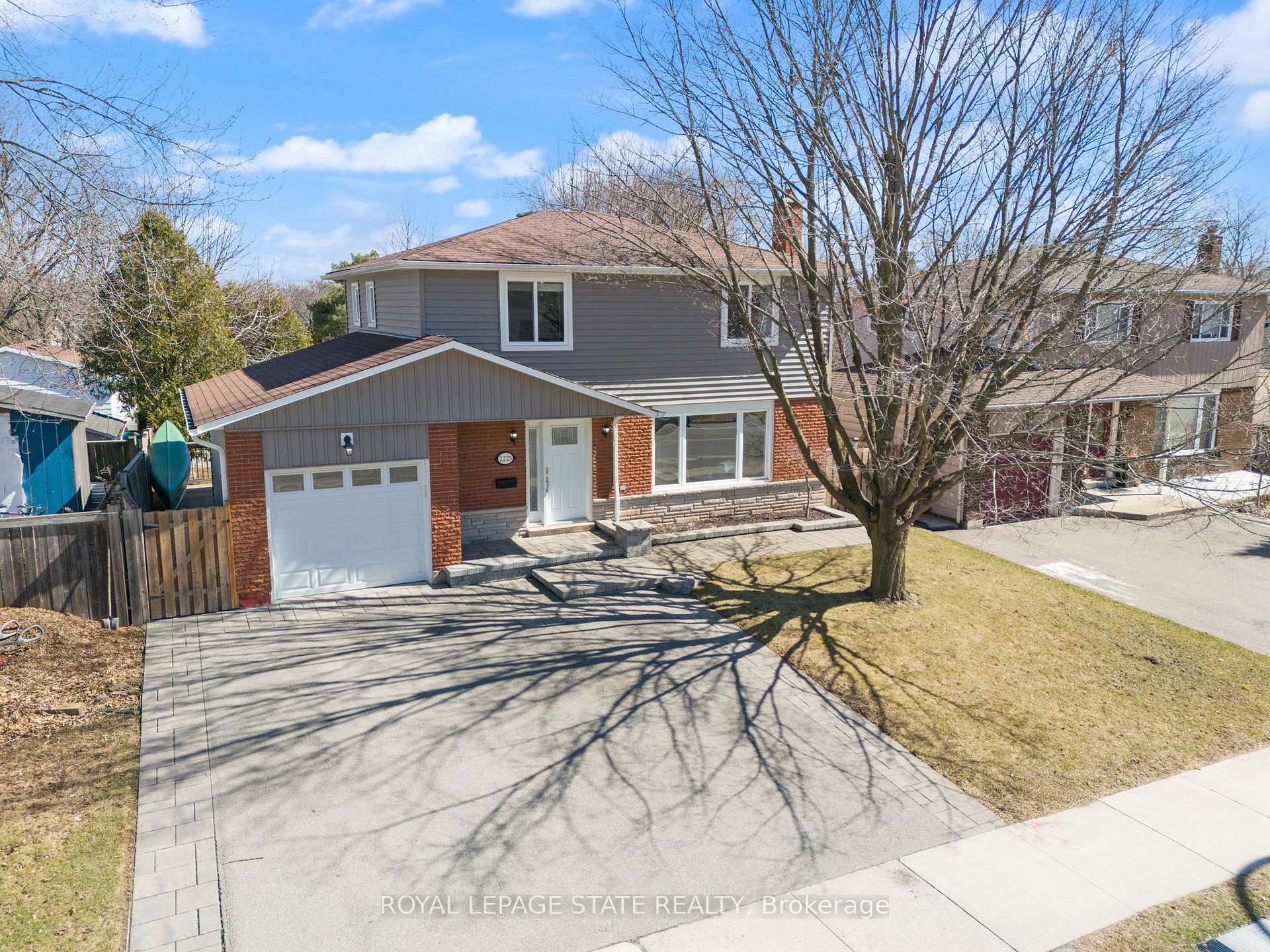 Photo 2 of 2225 Sheffield Drive, Burlington, Brant Hills — HOMEH