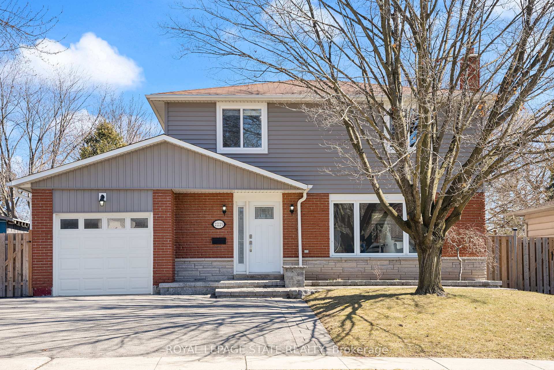 Photo 4 of 2225 Sheffield Drive, Burlington, Brant Hills — HOMEH