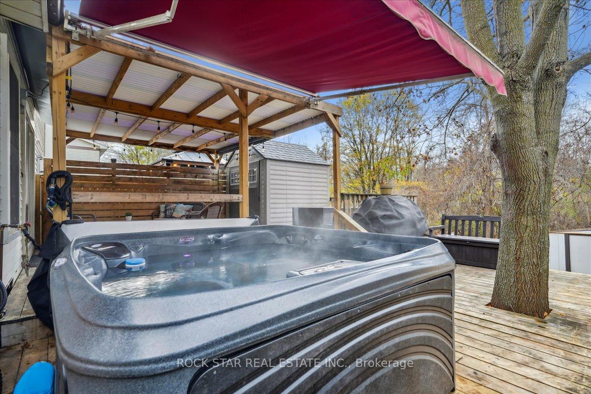 Photo 2 of 560 Camelot Drive, Oshawa, Eastdale — HOMEH