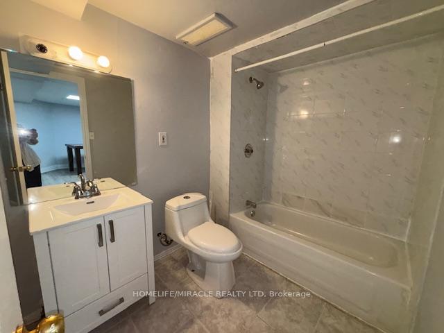 Photo 10 of 62 Cannon Crescent, Brampton, Fletcher's West — HOMEH