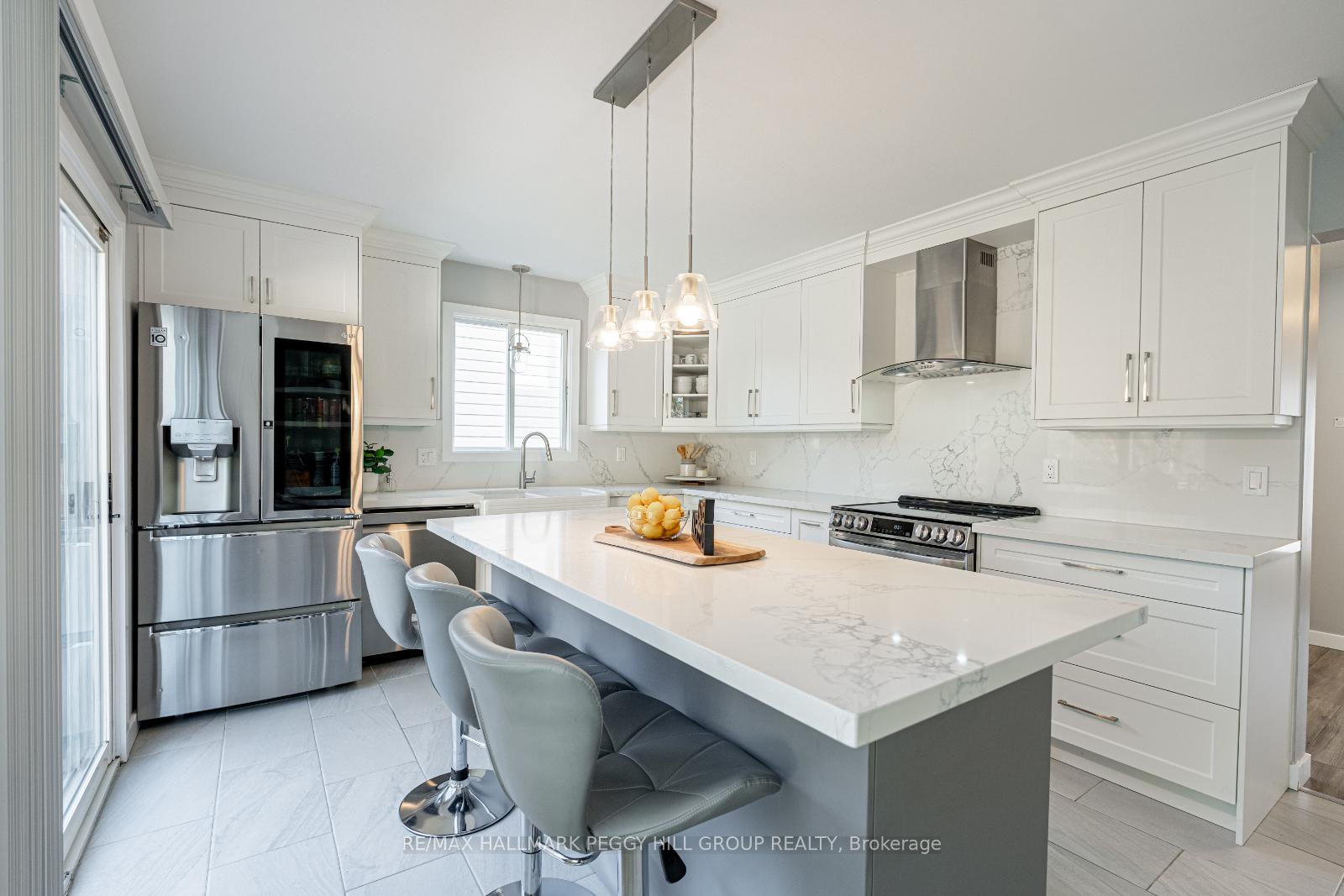 Photo 2 of 10 Rosenfeld Drive, Barrie, Grove East — HOMEH