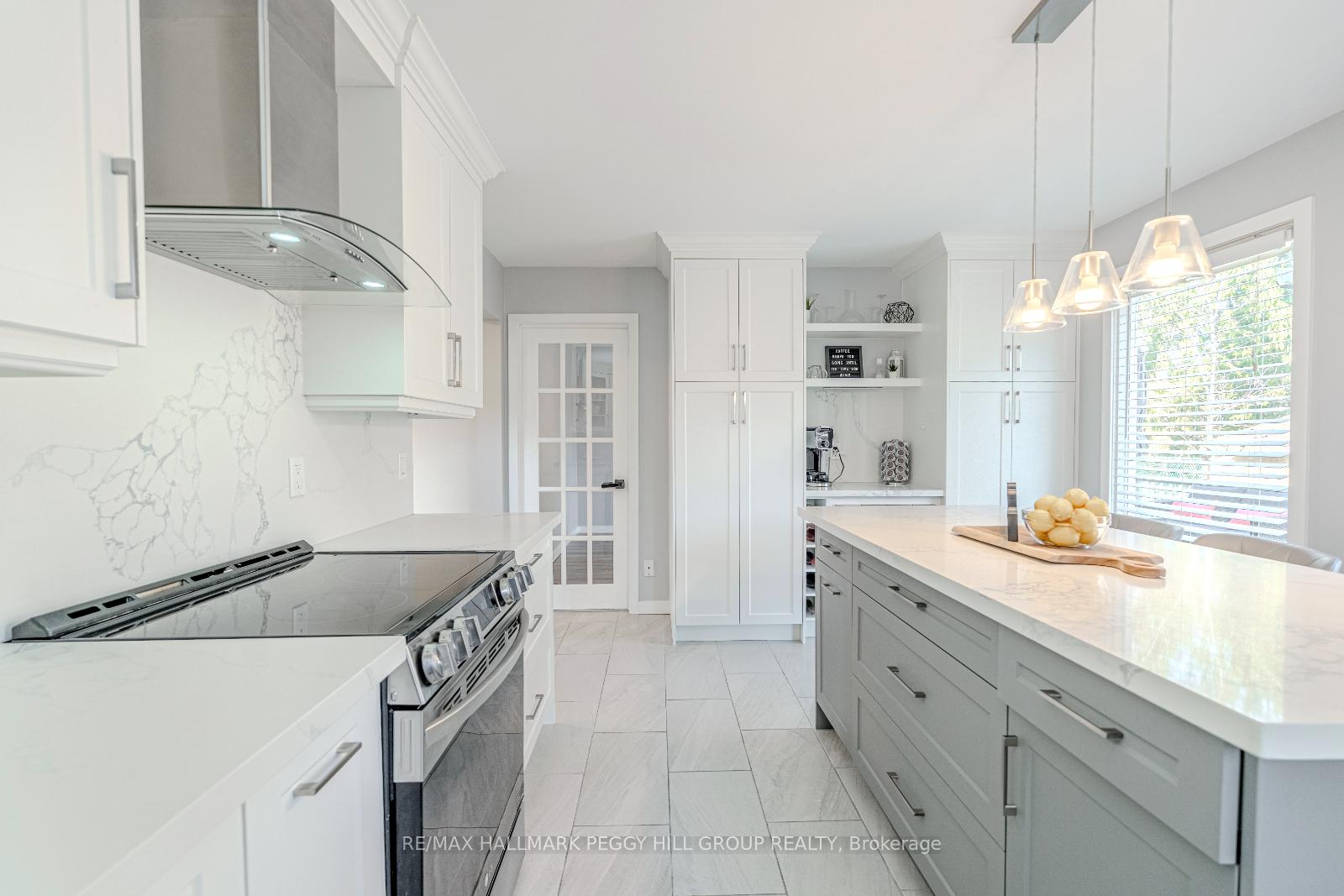 Photo 4 of 10 Rosenfeld Drive, Barrie, Grove East — HOMEH