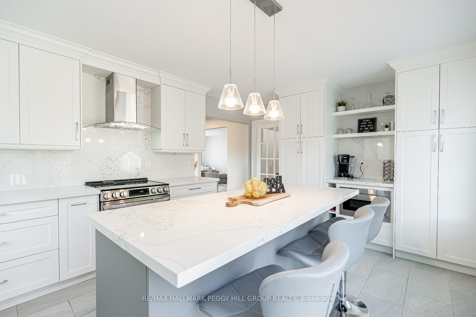 Photo 5 of 10 Rosenfeld Drive, Barrie, Grove East — HOMEH