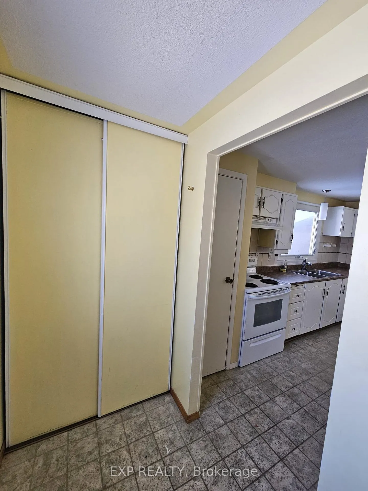 Photo 3 of 18 Valley Crescent, Elliot Lake — HOMEH