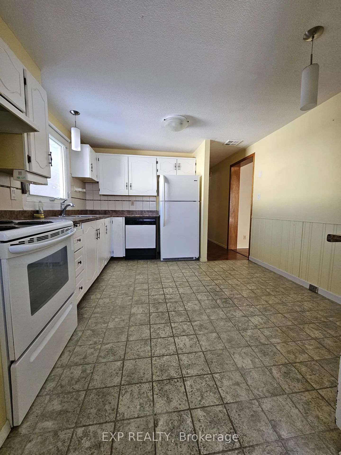 Photo 4 of 18 Valley Crescent, Elliot Lake — HOMEH