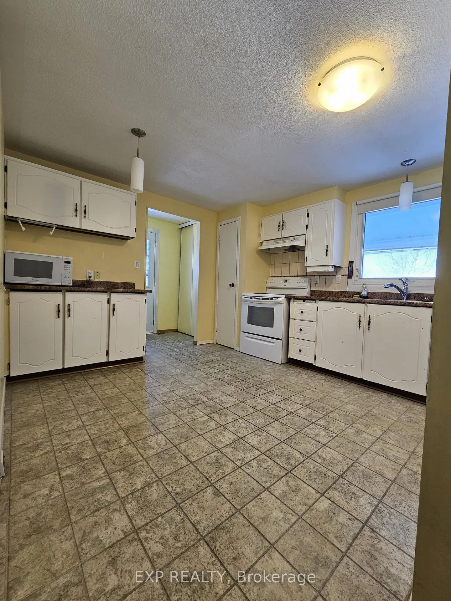 Photo 5 of 18 Valley Crescent, Elliot Lake — HOMEH