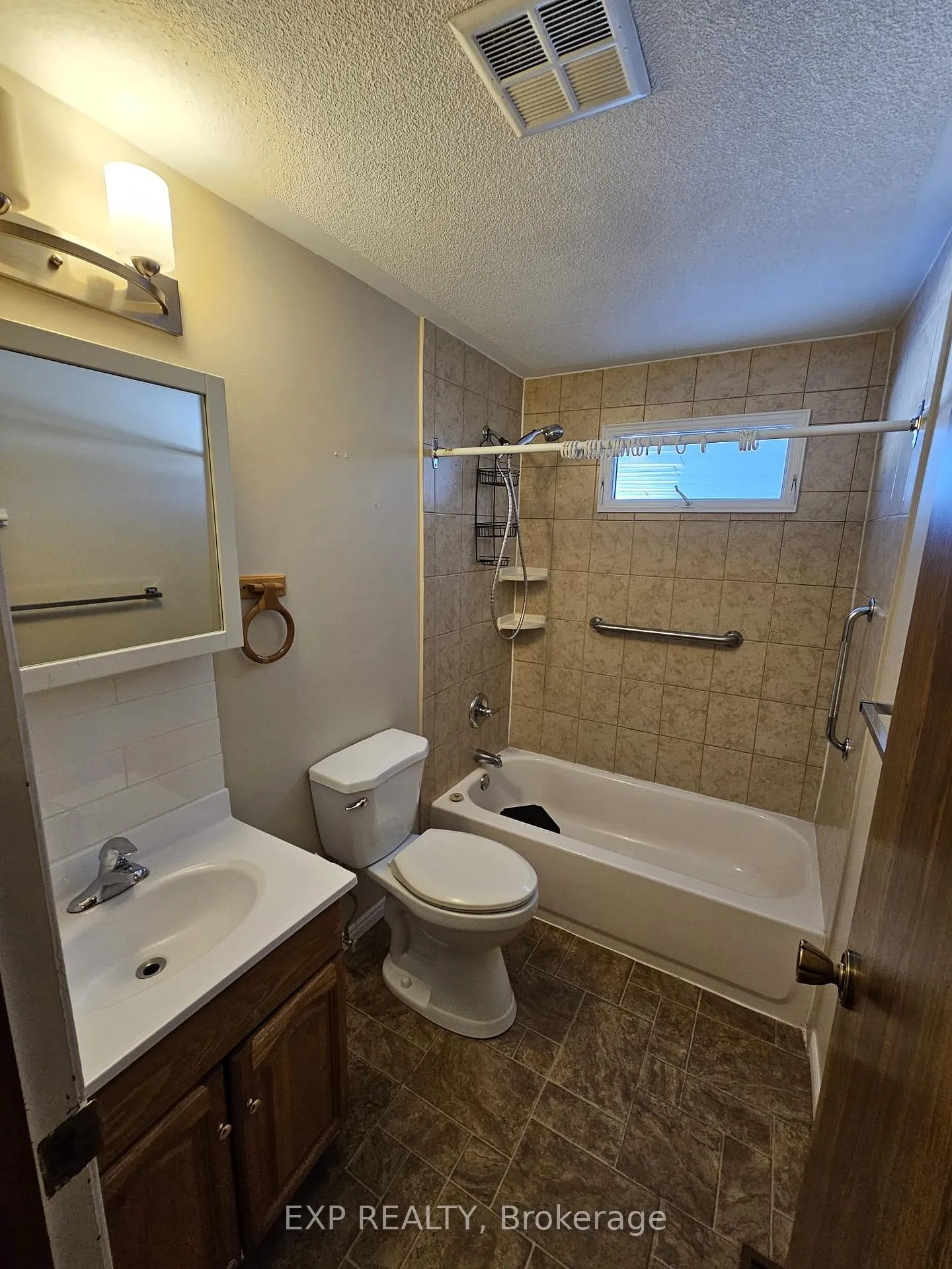 Photo 11 of 18 Valley Crescent, Elliot Lake — HOMEH