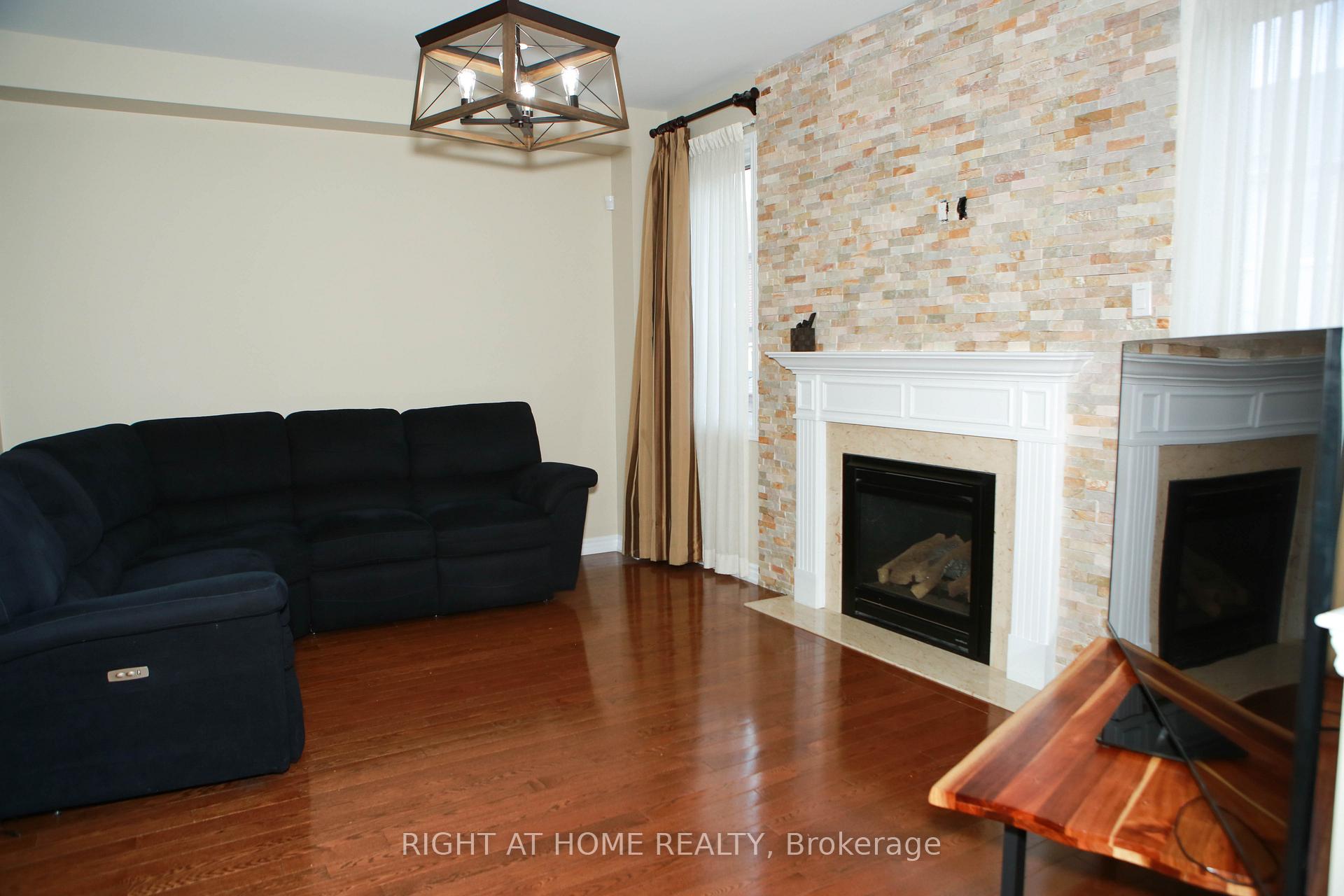 Photo 5 of 113 Oswell Drive, Ajax, Northeast Ajax — HOMEH