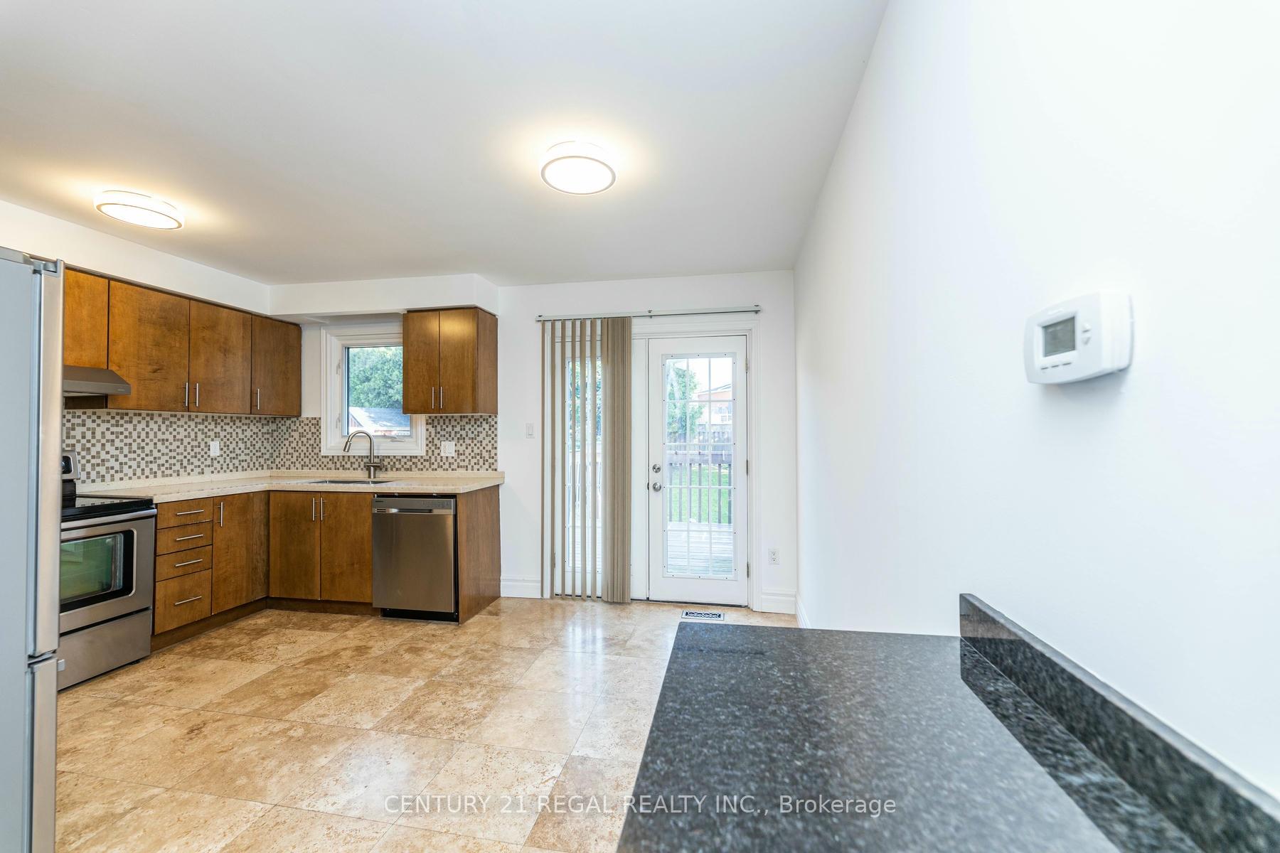 Photo 5 of 88 Overbank Drive, Oshawa, McLaughlin — HOMEH