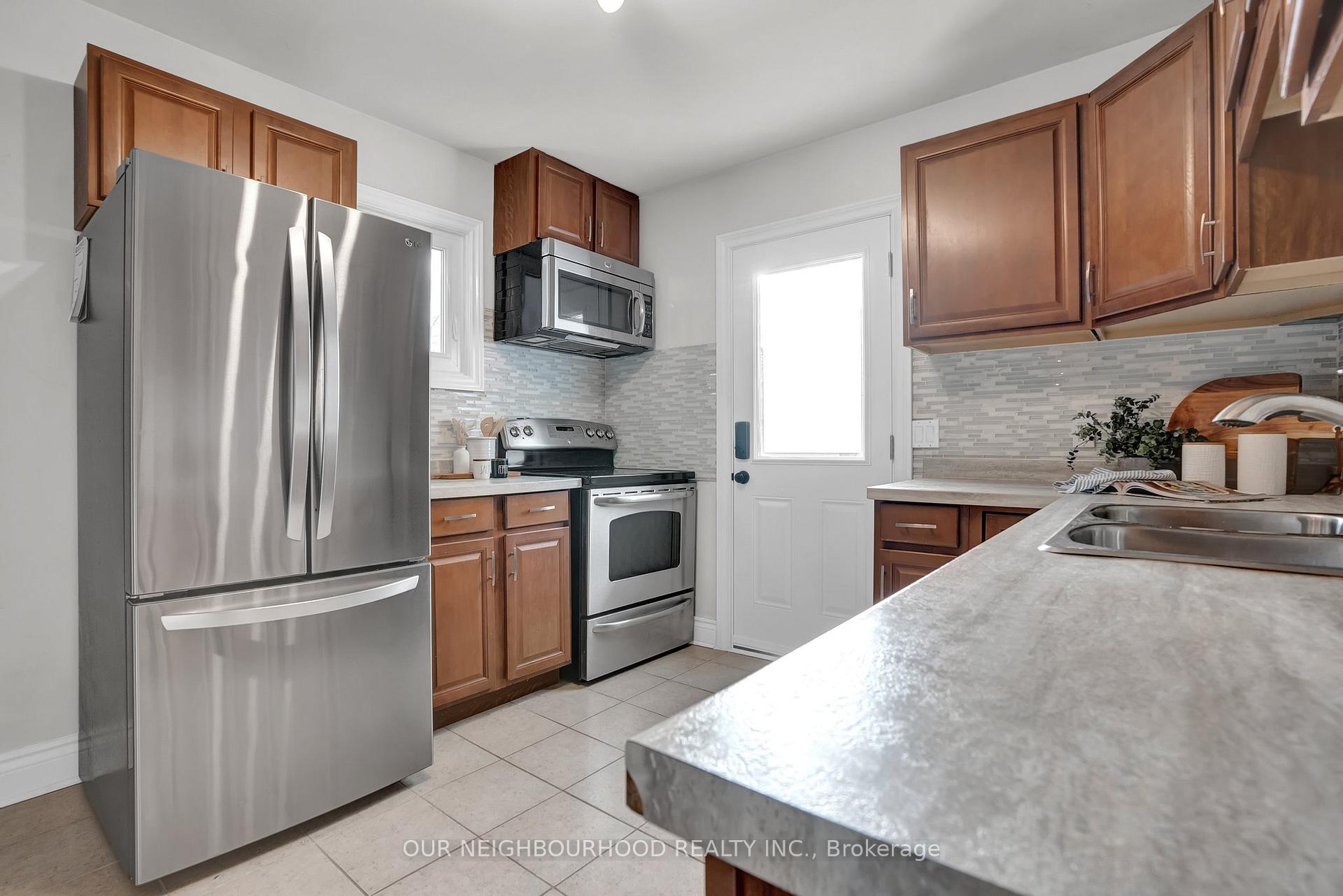 Photo 9 of 196 Oshawa Boulevard N, Oshawa, O'Neill — HOMEH