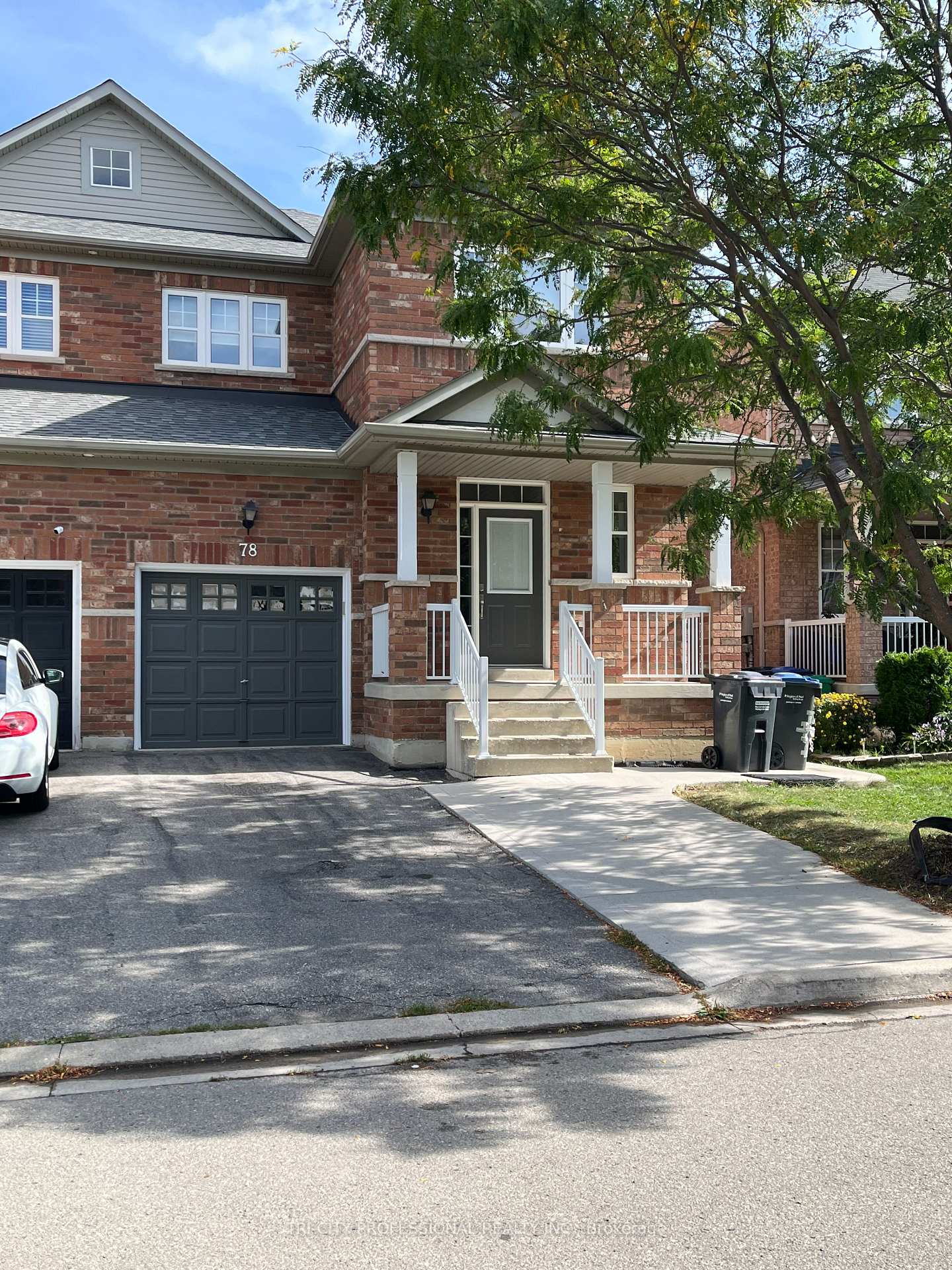 Photo 2 of 78 Ashdale Road, Brampton, Bram West — HOMEH