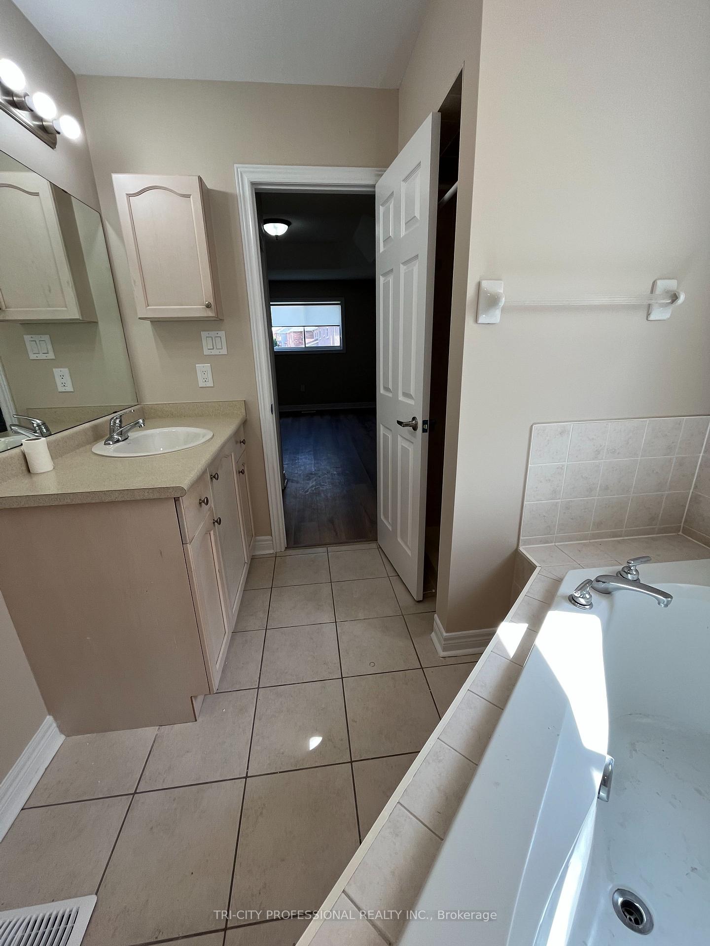 Photo 16 of 78 Ashdale Road, Brampton, Bram West — HOMEH
