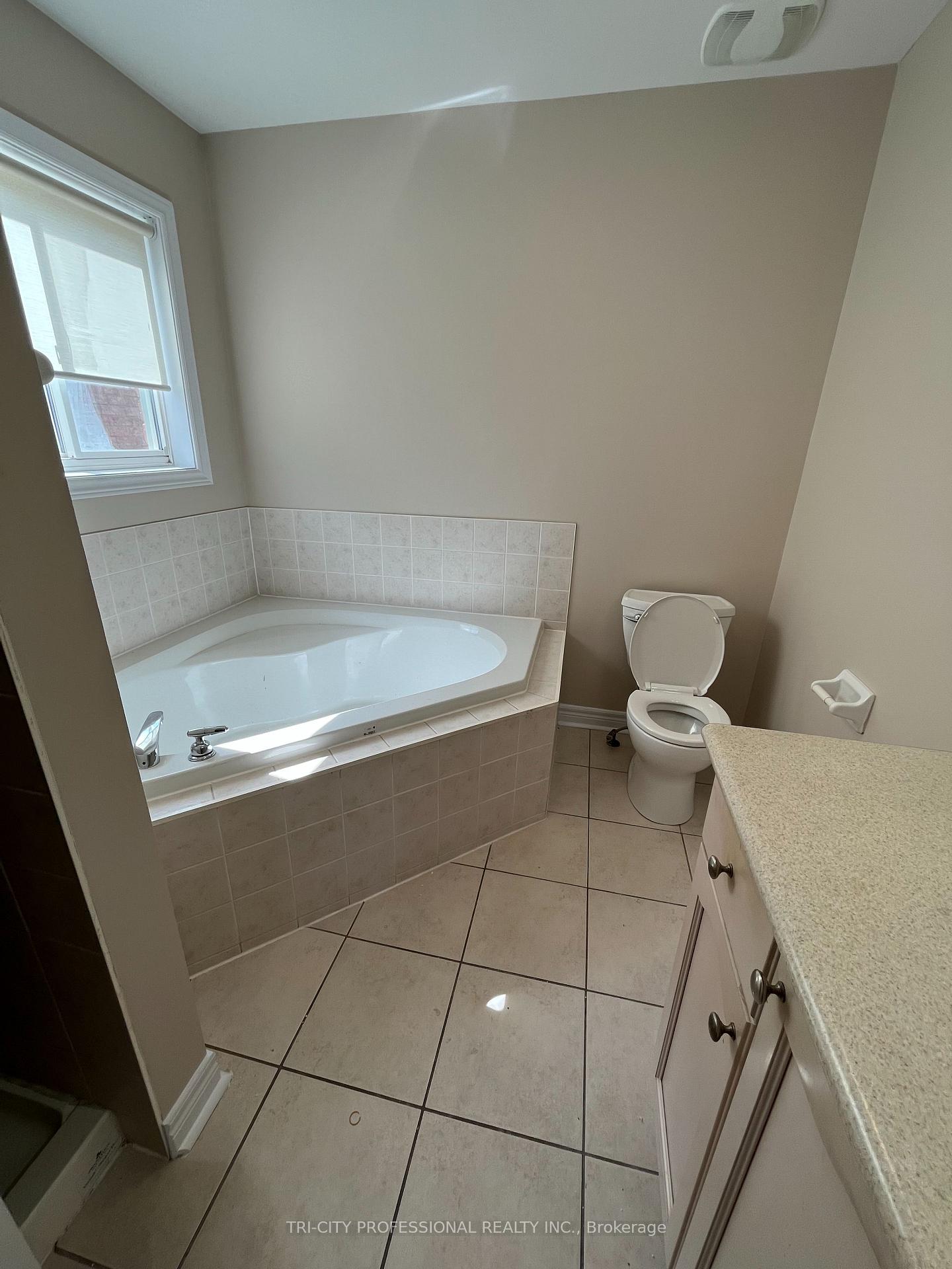 Photo 17 of 78 Ashdale Road, Brampton, Bram West — HOMEH