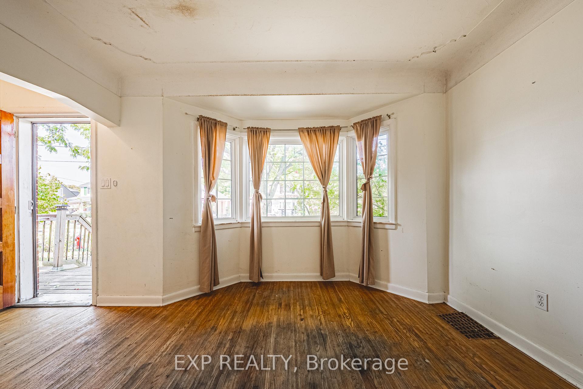Photo 4 of 201 West 32nd Street, Hamilton, Westcliffe — HOMEH