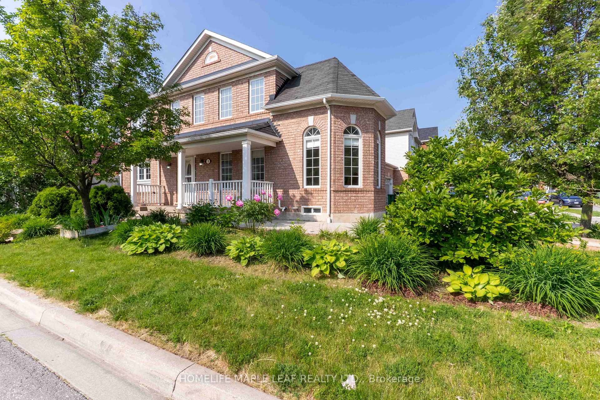 Front of 3 Decker Hollow Circle