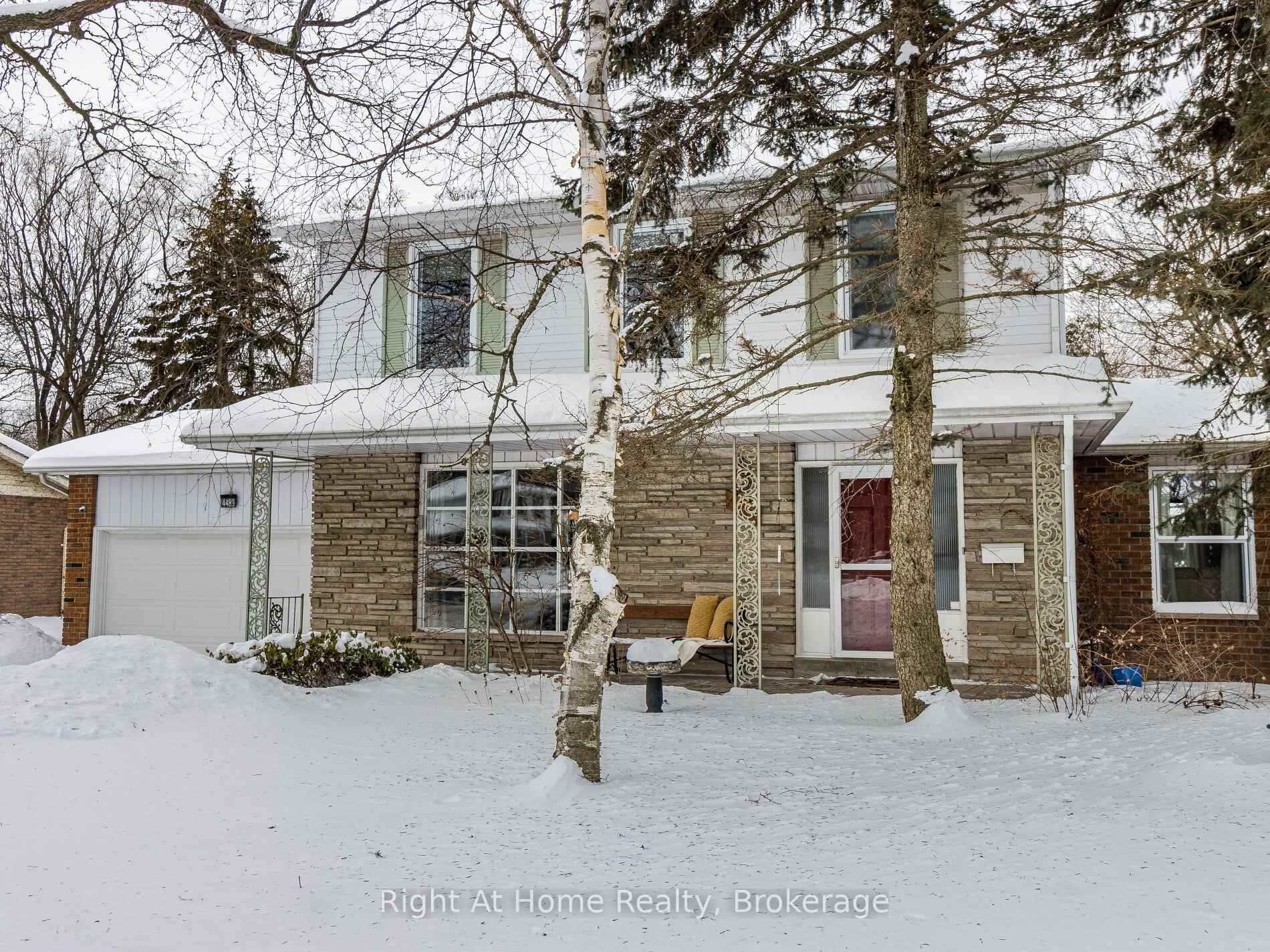 Photo 2 of 4489 Shane Court, Burlington, Shoreacres — HOMEH