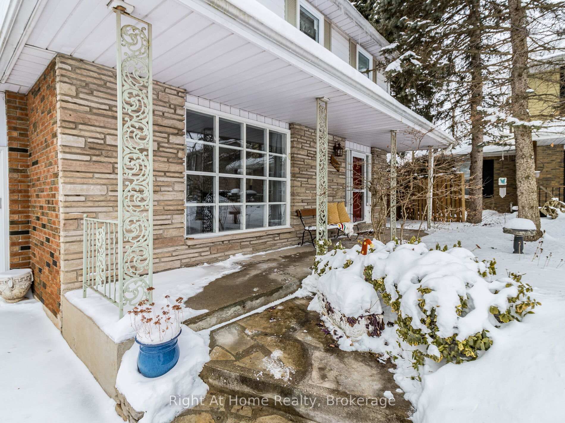 Photo 4 of 4489 Shane Court, Burlington, Shoreacres — HOMEH