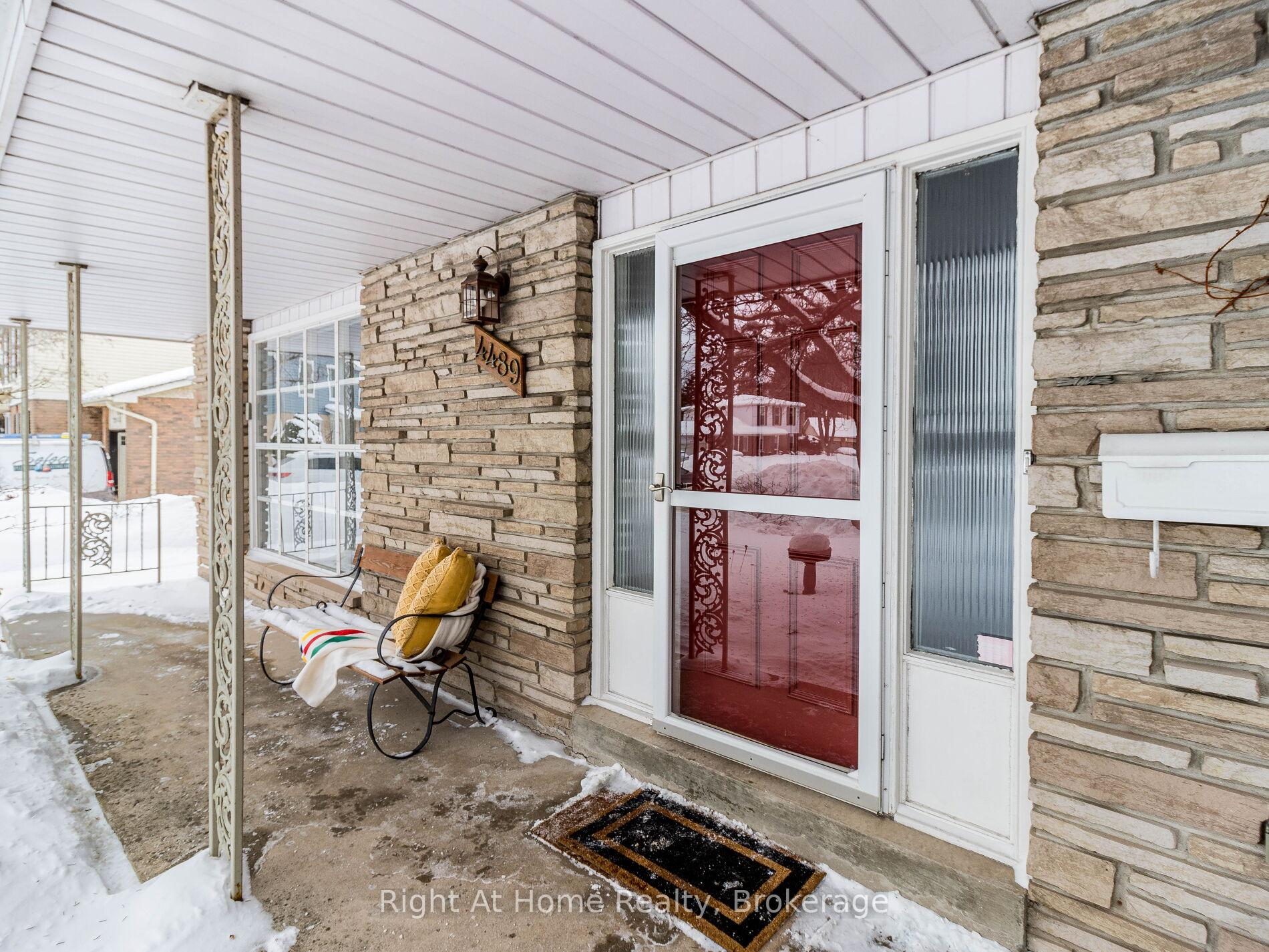 Photo 5 of 4489 Shane Court, Burlington, Shoreacres — HOMEH