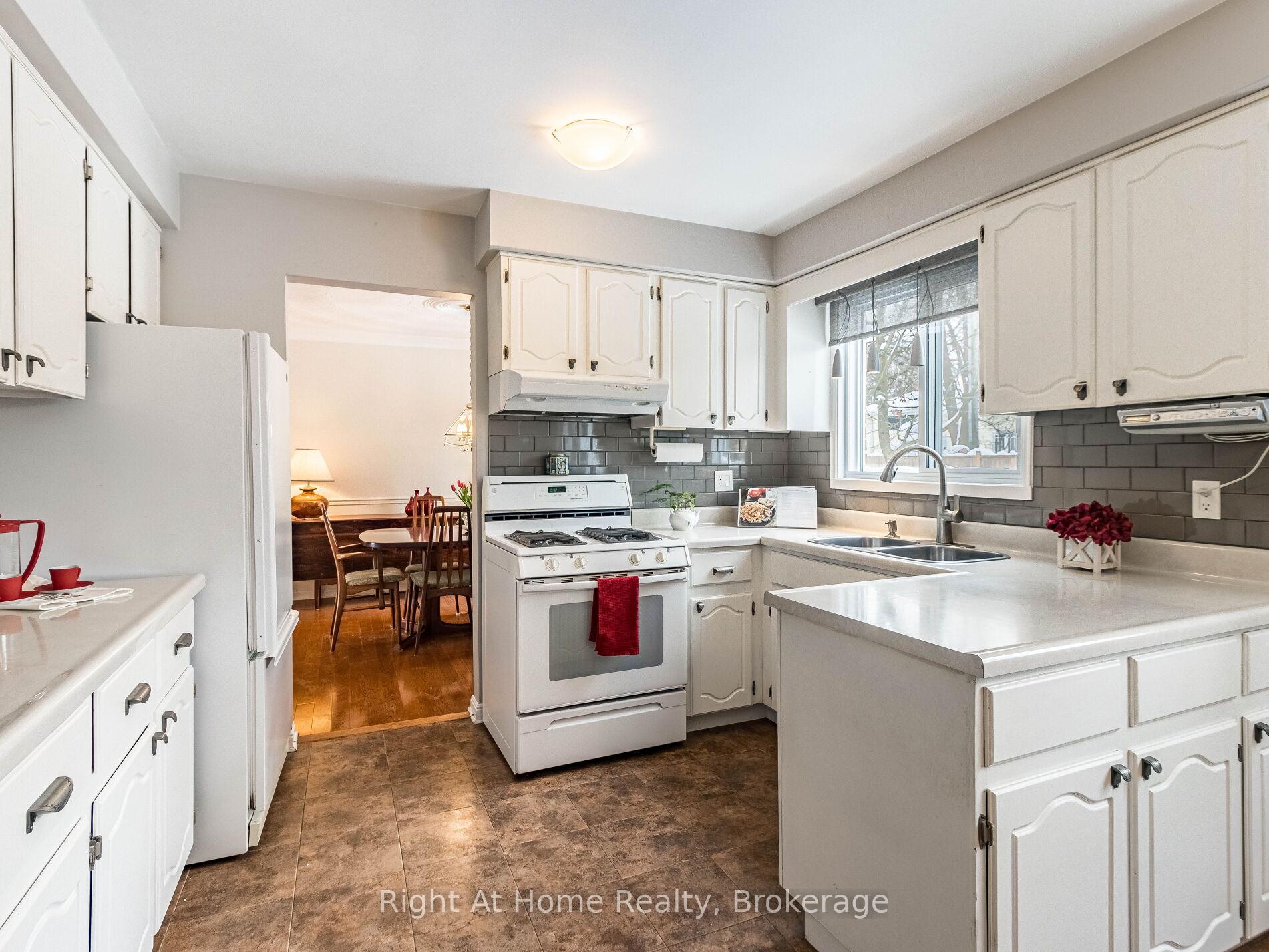 Photo 17 of 4489 Shane Court, Burlington, Shoreacres — HOMEH