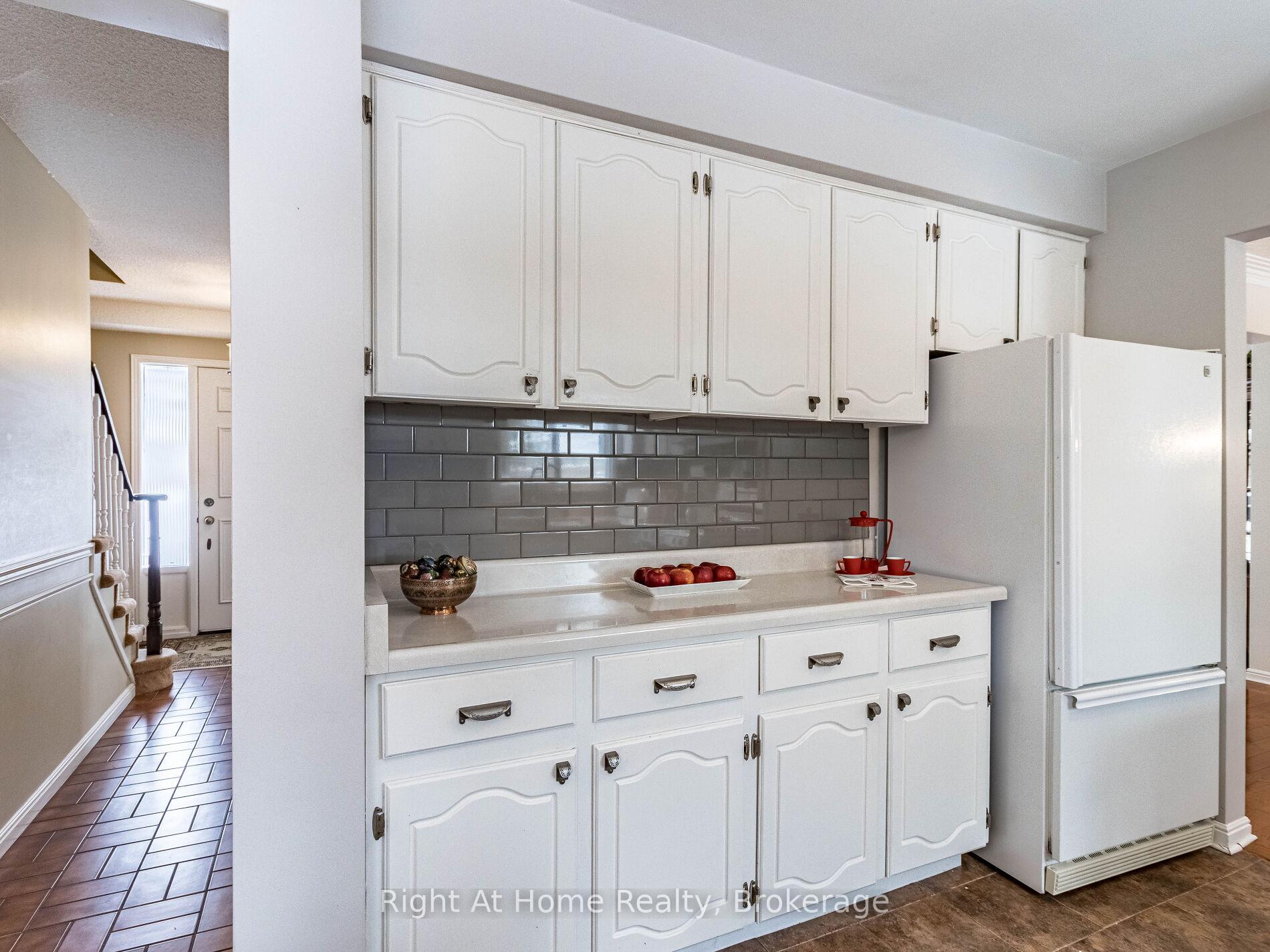 Photo 18 of 4489 Shane Court, Burlington, Shoreacres — HOMEH