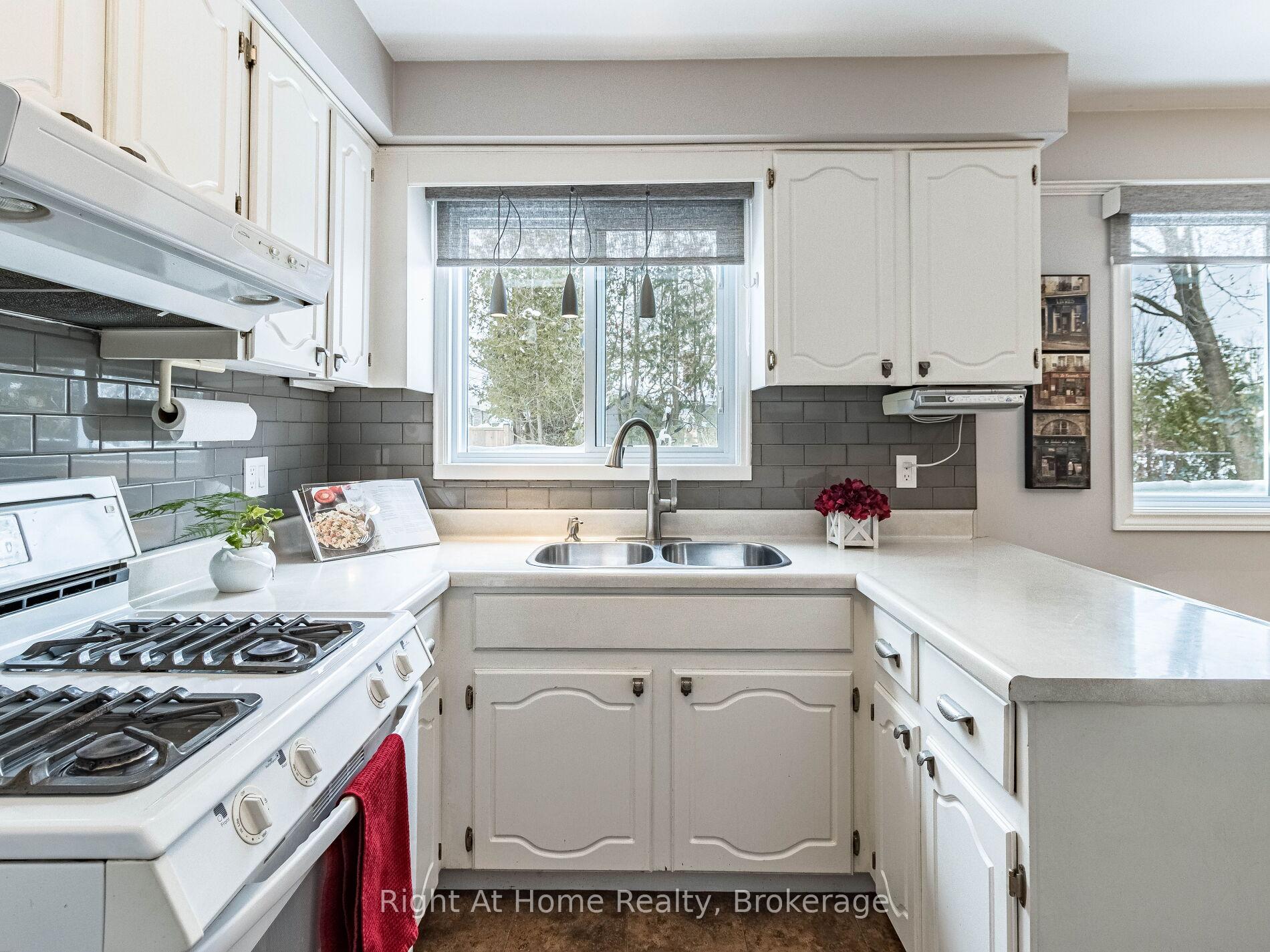 Photo 19 of 4489 Shane Court, Burlington, Shoreacres — HOMEH
