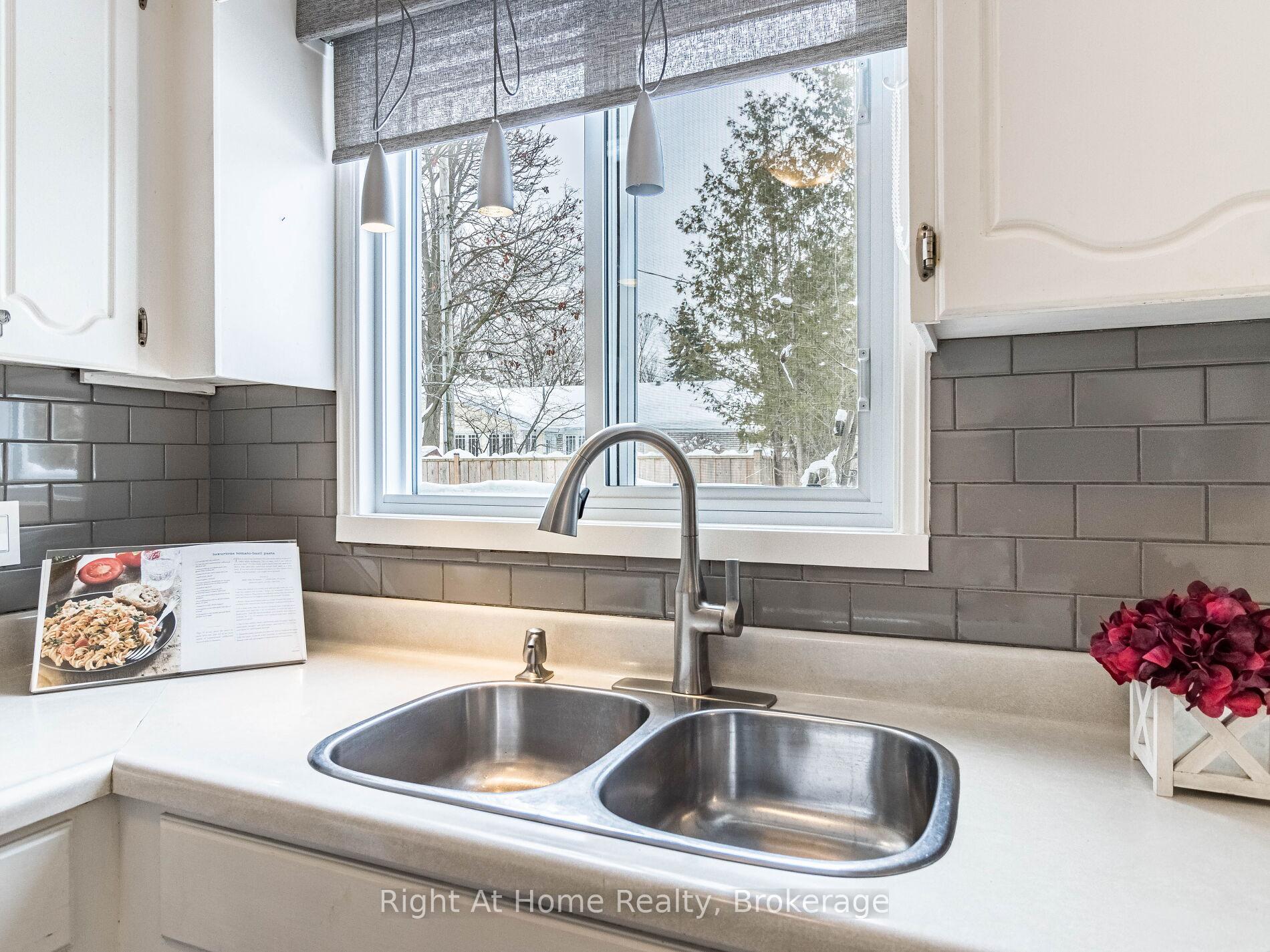 Photo 20 of 4489 Shane Court, Burlington, Shoreacres — HOMEH