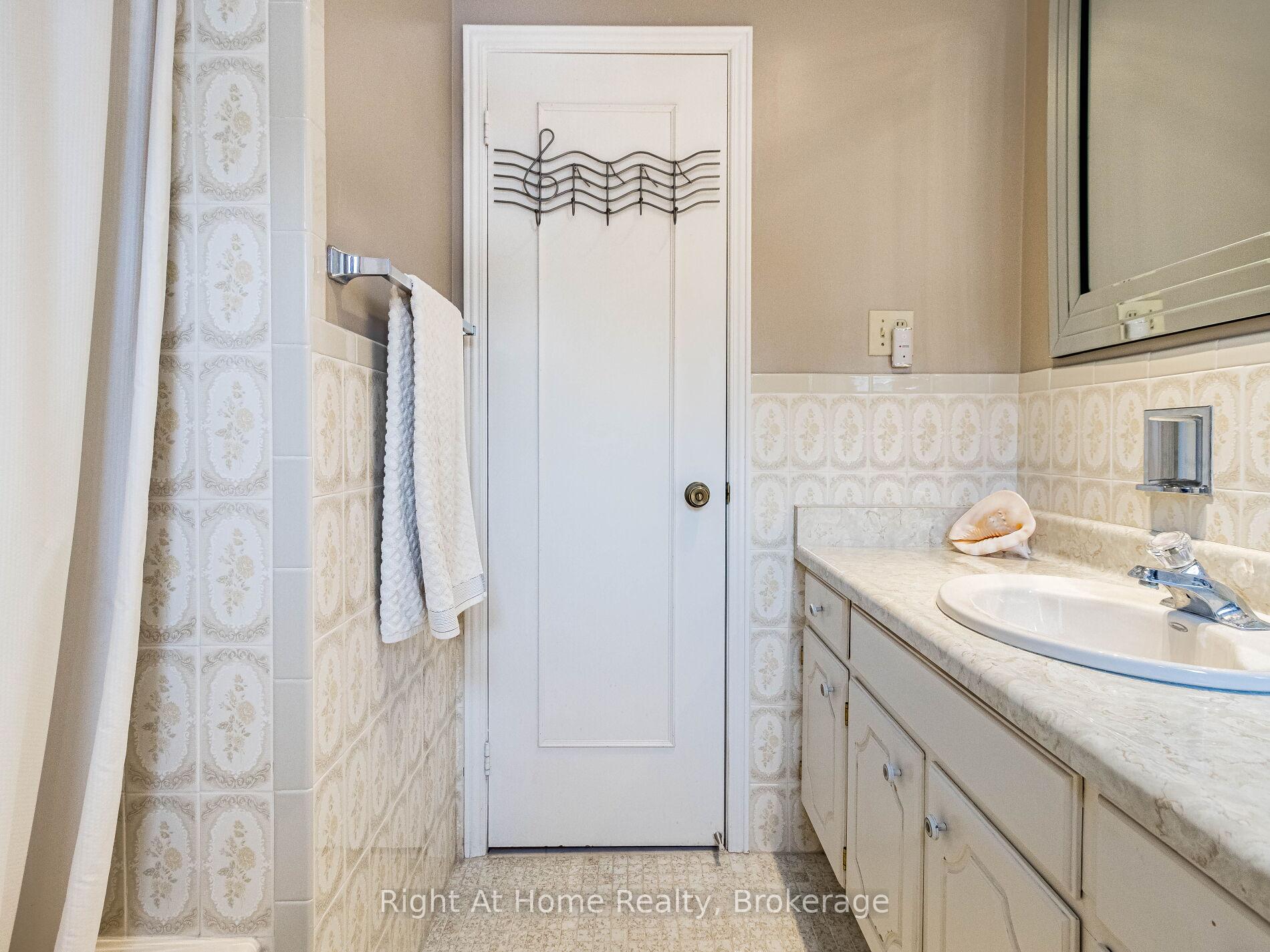 Photo 31 of 4489 Shane Court, Burlington, Shoreacres — HOMEH
