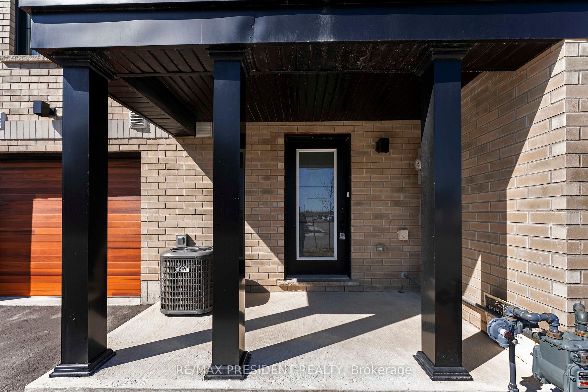 Photo 2 of 70 Pumpkin Corner Crescent, Barrie, Rural Barrie Southeast — HOMEH