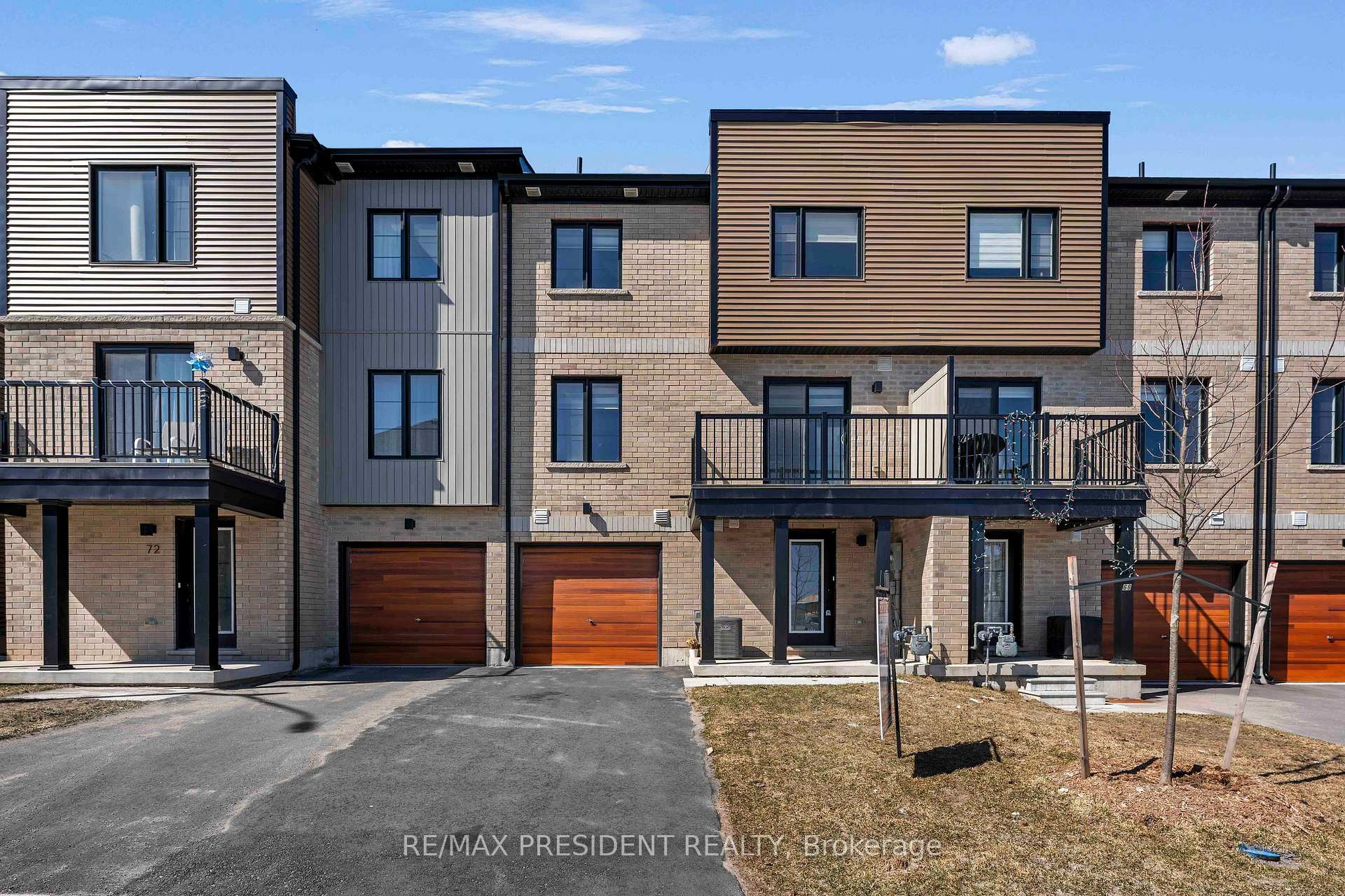Photo 3 of 70 Pumpkin Corner Crescent, Barrie, Rural Barrie Southeast — HOMEH