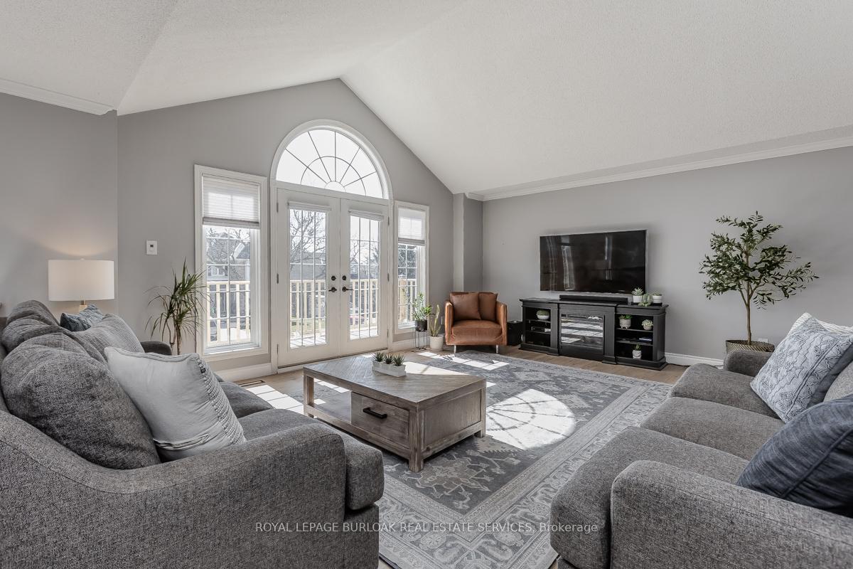 Photo 2 of 2031 Foster Court, Burlington, Brant Hills — HOMEH