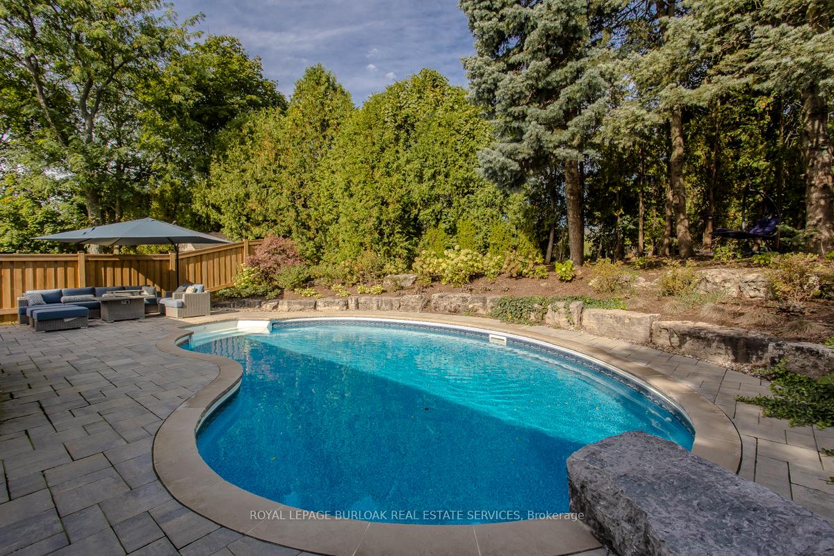 Photo 3 of 2031 Foster Court, Burlington, Brant Hills — HOMEH