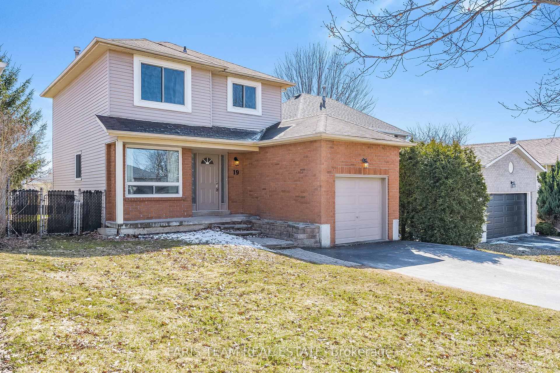 Photo 2 of 19 Knicely Road, Barrie, Painswick North — HOMEH