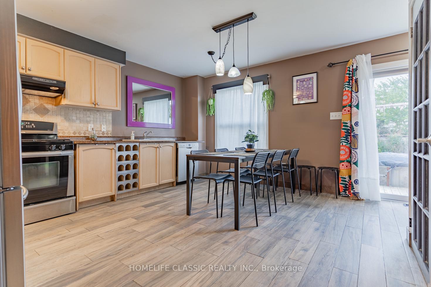 Photo 5 of 256 Johnson Street, Barrie, Georgian Drive — HOMEH