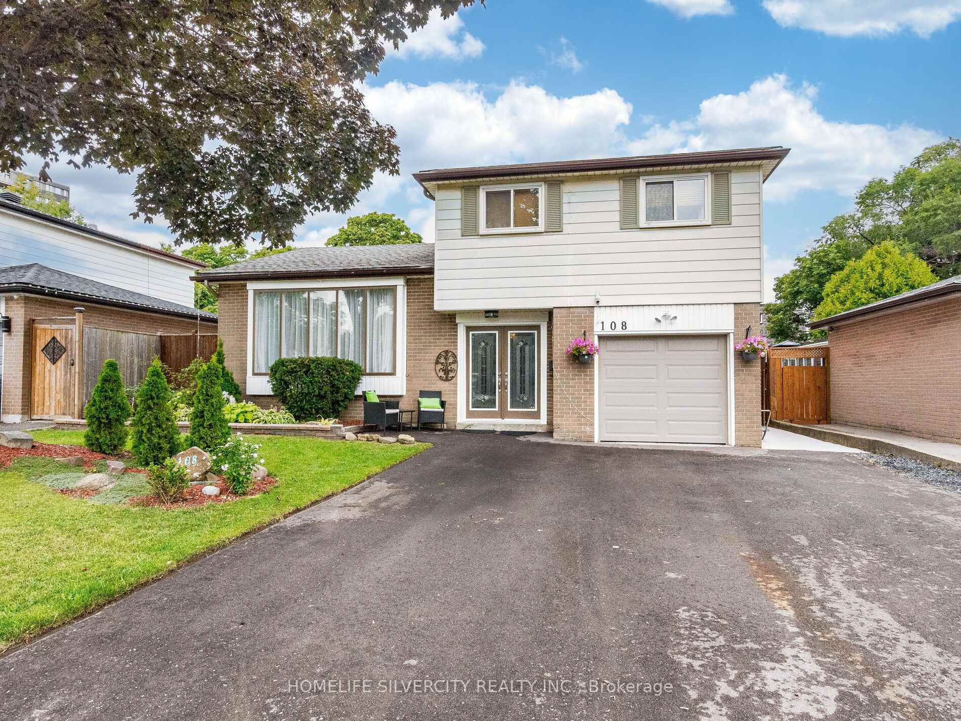 Photo 40 of 108 Brookland Drive, Brampton, Avondale — HOMEH