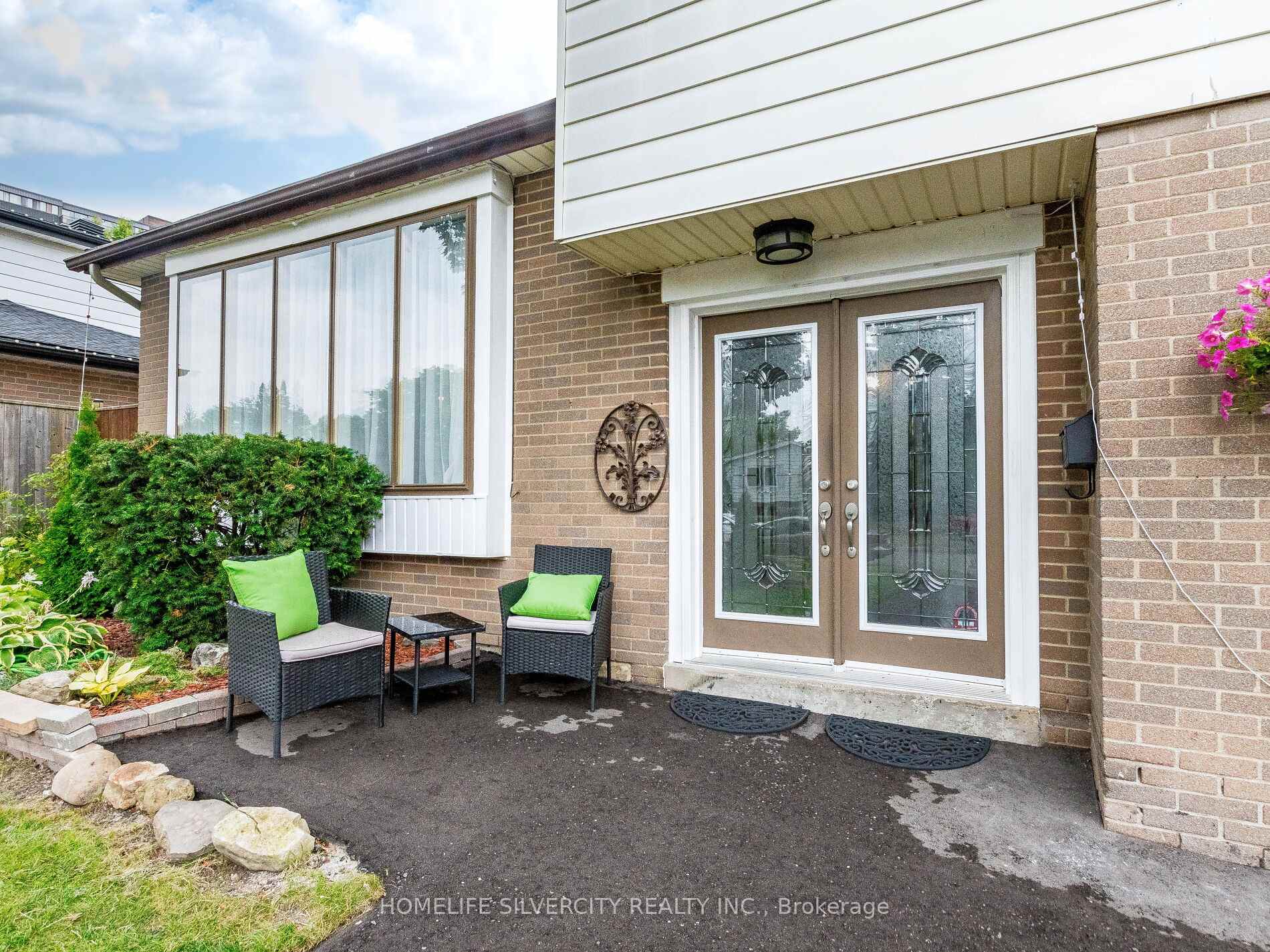 Photo 14 of 108 Brookland Drive, Brampton, Avondale — HOMEH