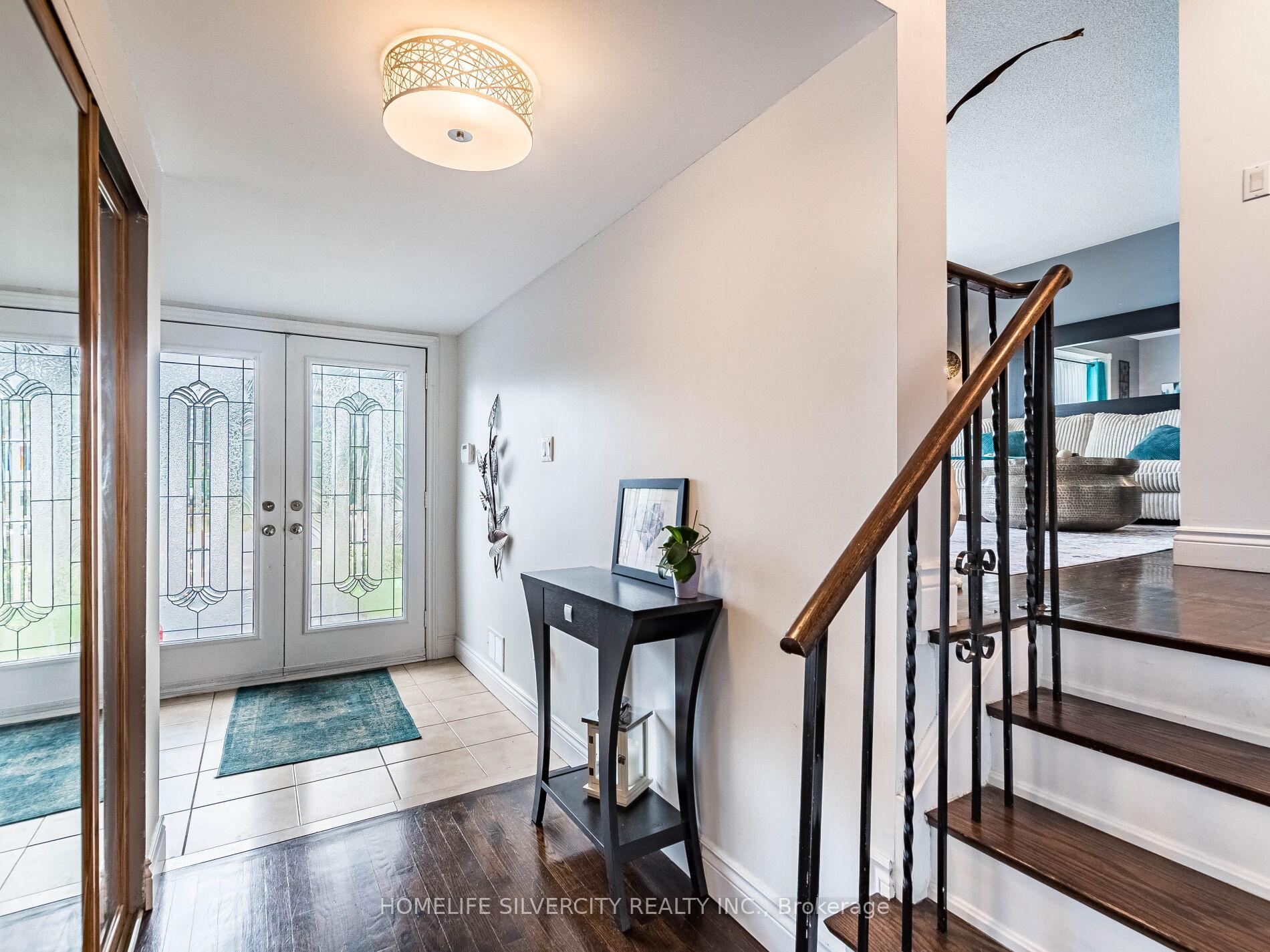 Photo 3 of 108 Brookland Drive, Brampton, Avondale — HOMEH
