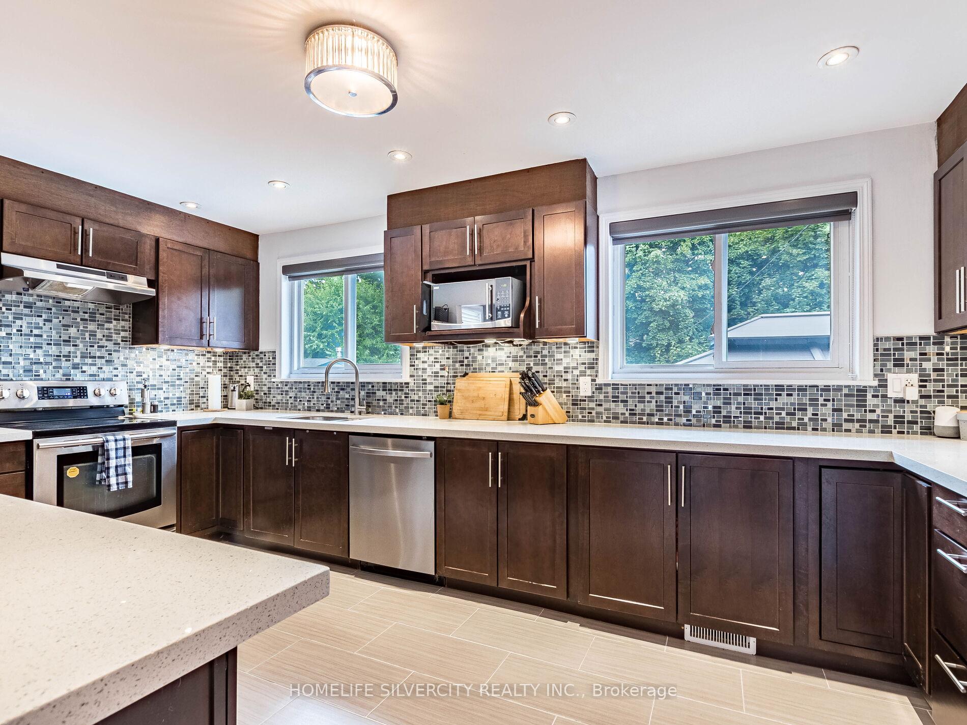 Photo 25 of 108 Brookland Drive, Brampton, Avondale — HOMEH