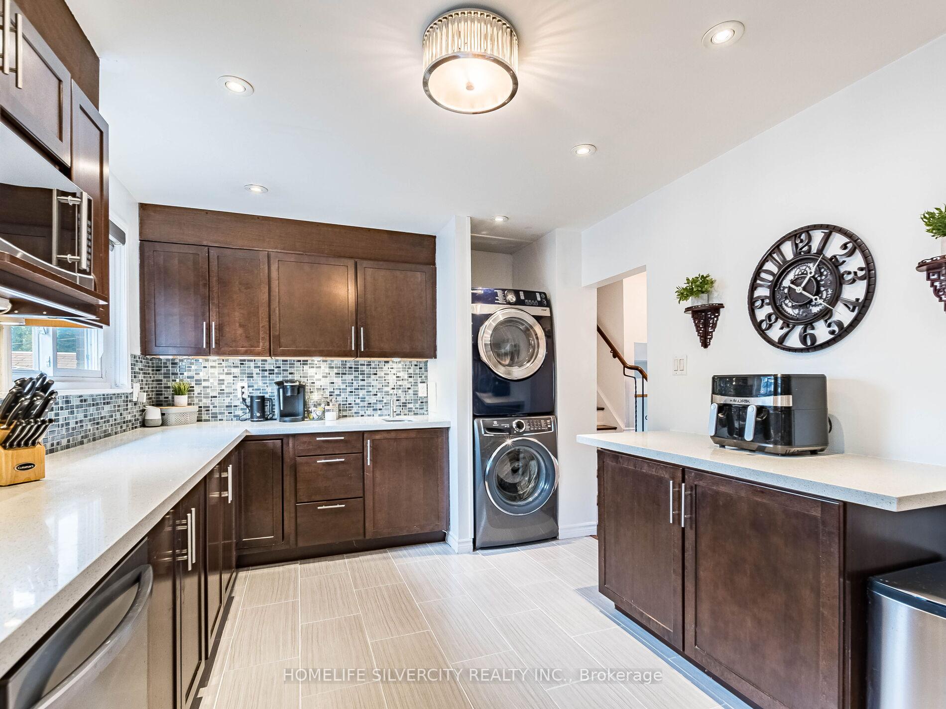 Photo 10 of 108 Brookland Drive, Brampton, Avondale — HOMEH